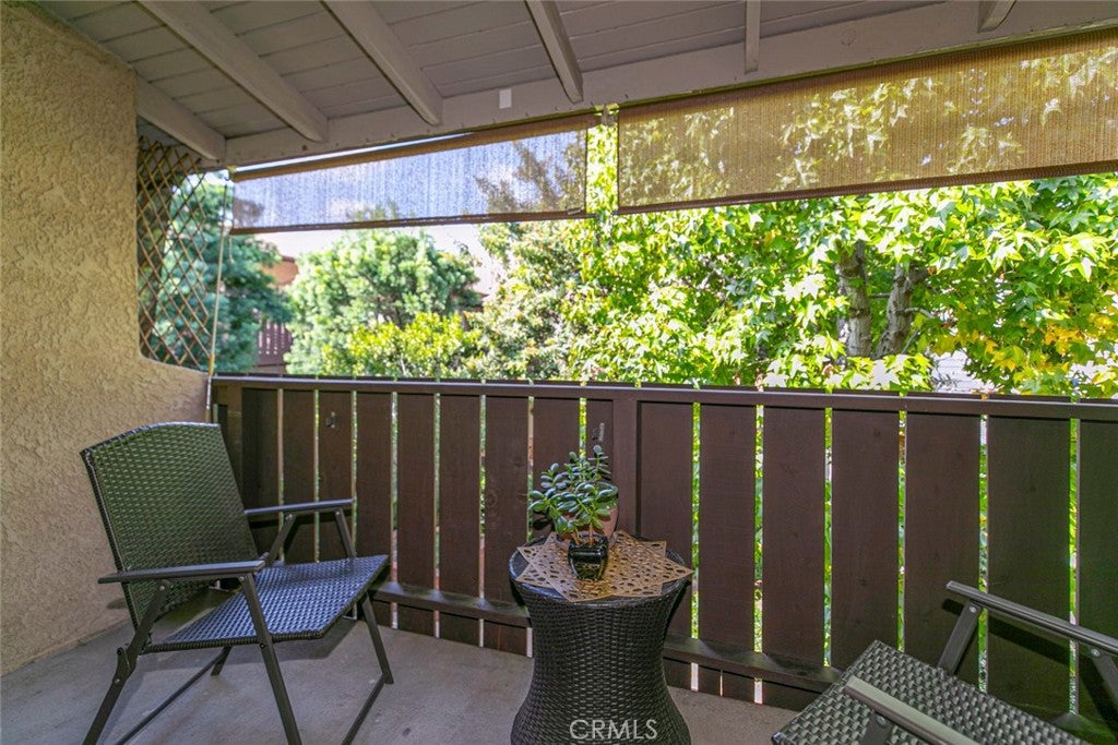 Van Nuys, California, 91411, United States, 2 Bedrooms Bedrooms, ,2 BathroomsBathrooms,Residential,For Sale,1954543