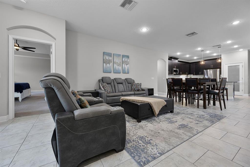 Lakeland, Florida, 33810, United States, 4 Bedrooms Bedrooms, ,3 BathroomsBathrooms,Residential,For Sale,1950901