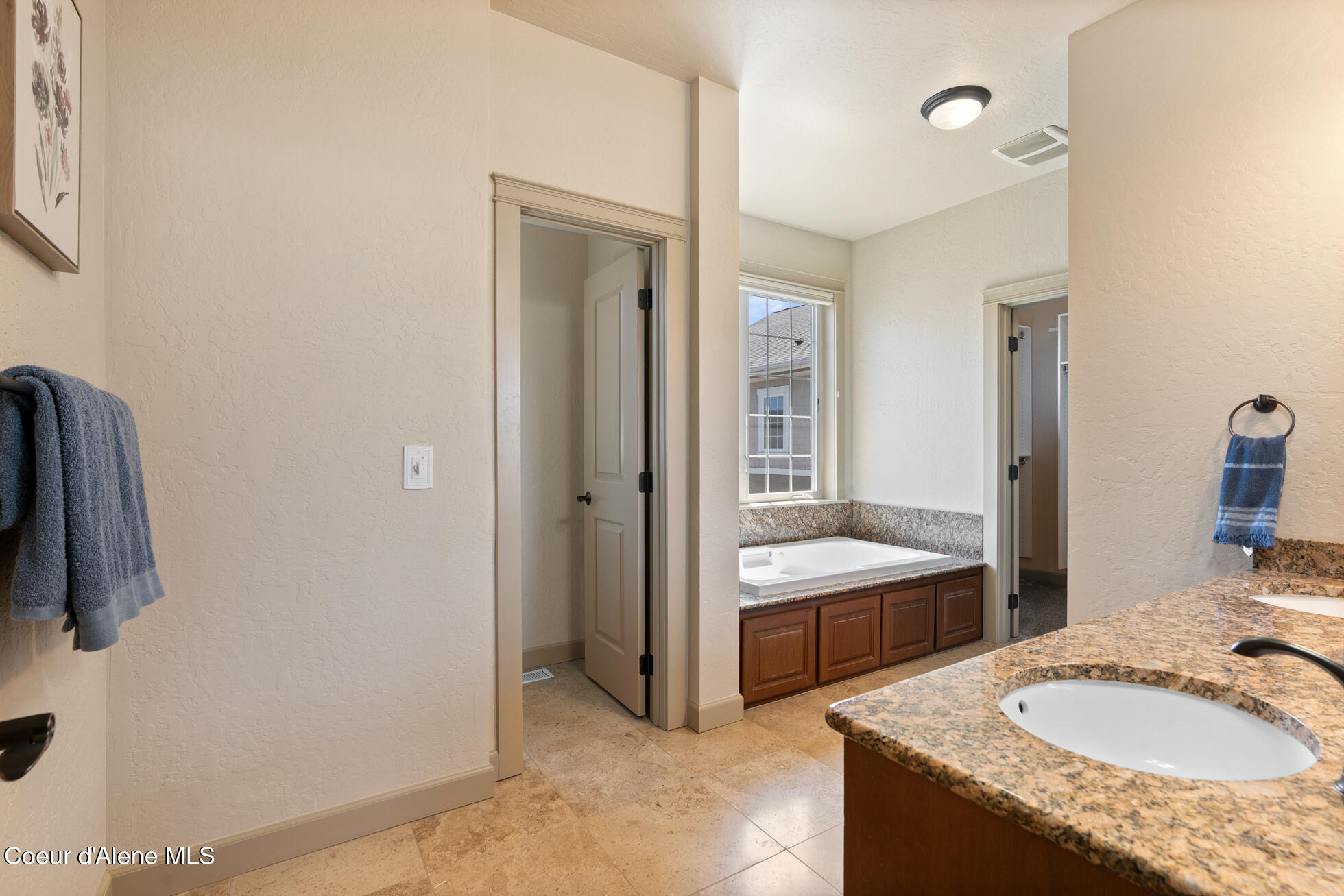 Coeur d'Alene, Idaho, 83814, United States, 3 Bedrooms Bedrooms, ,3 BathroomsBathrooms,Residential,For Sale,1936961