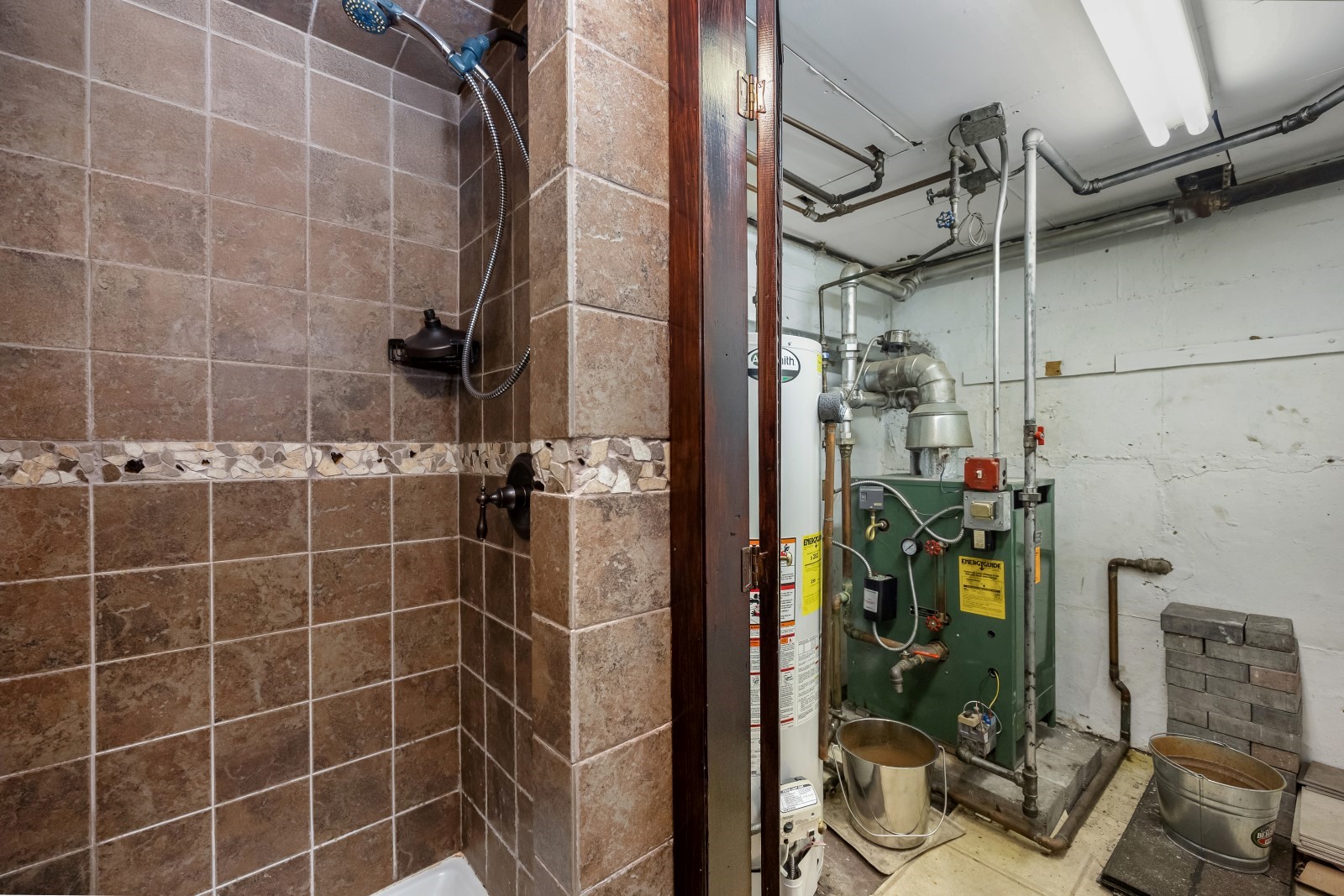 Middle Village, New York, 11379, United States, 2 Bedrooms Bedrooms, ,2 BathroomsBathrooms,Residential,For Sale,1941083