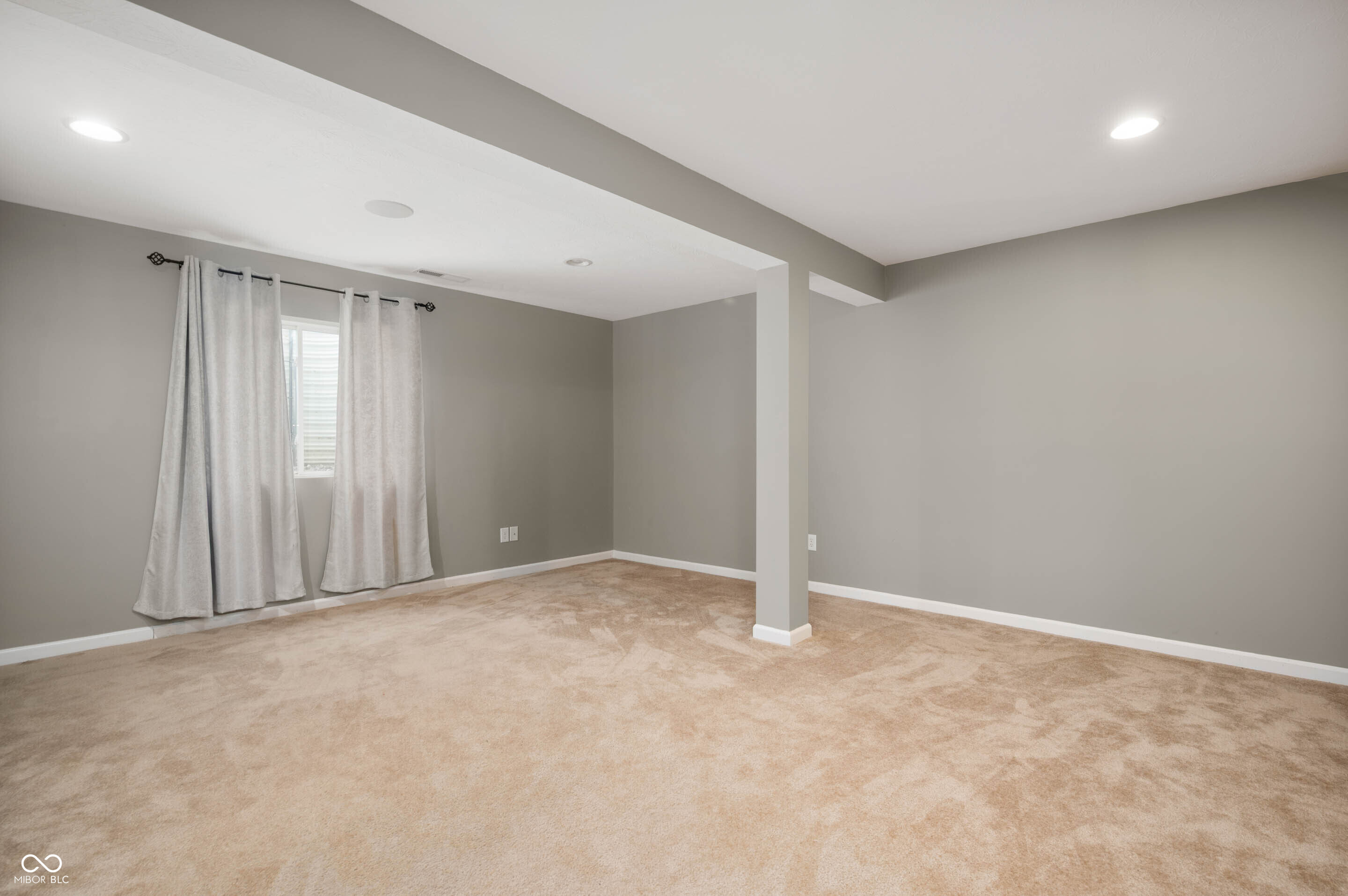 Greenwood, Indiana, 46143, United States, 5 Bedrooms Bedrooms, ,4 BathroomsBathrooms,Residential,For Sale,1879324