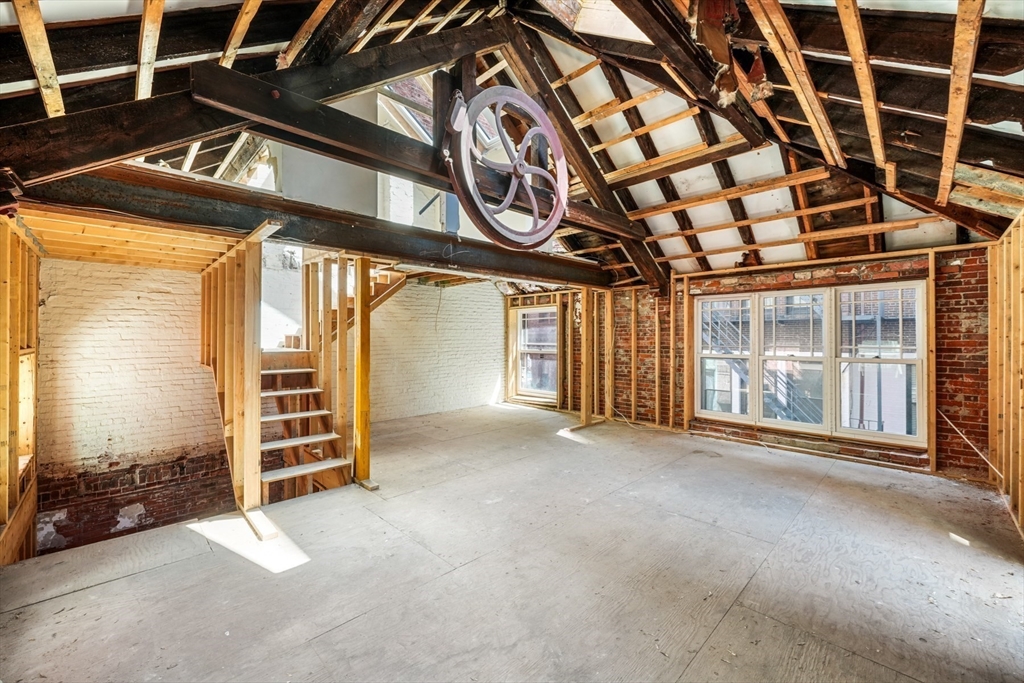 Boston, Massachusetts, 02116, United States, 3 Bedrooms Bedrooms, ,2 BathroomsBathrooms,Residential,For Sale,1810578