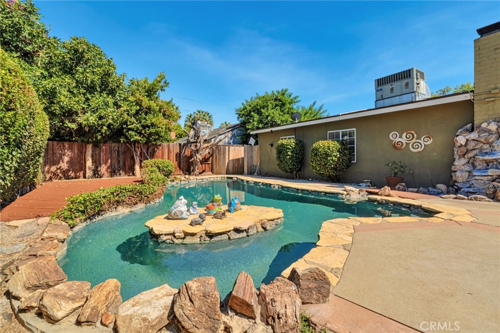 Van Nuys, California, 91406, United States, 4 Bedrooms Bedrooms, ,1 BathroomBathrooms,Residential,For Sale,1982860