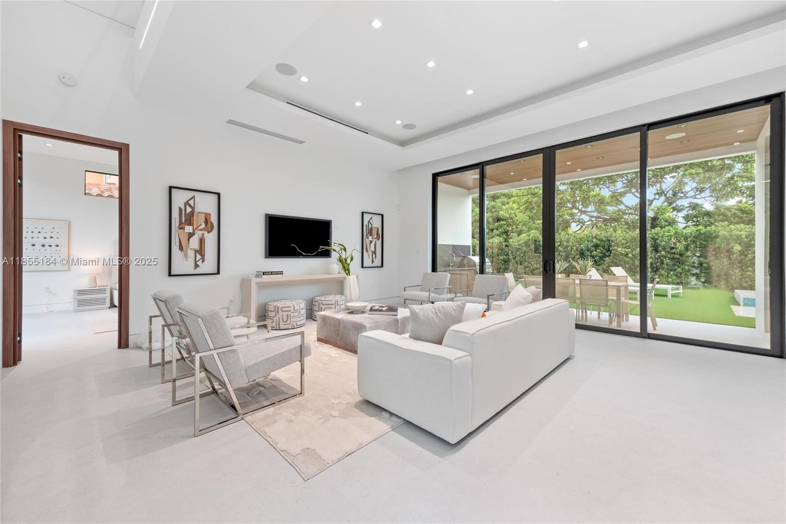 Miami, Florida, 33134, United States, 5 Bedrooms Bedrooms, ,6 BathroomsBathrooms,Residential,For Sale,1934506