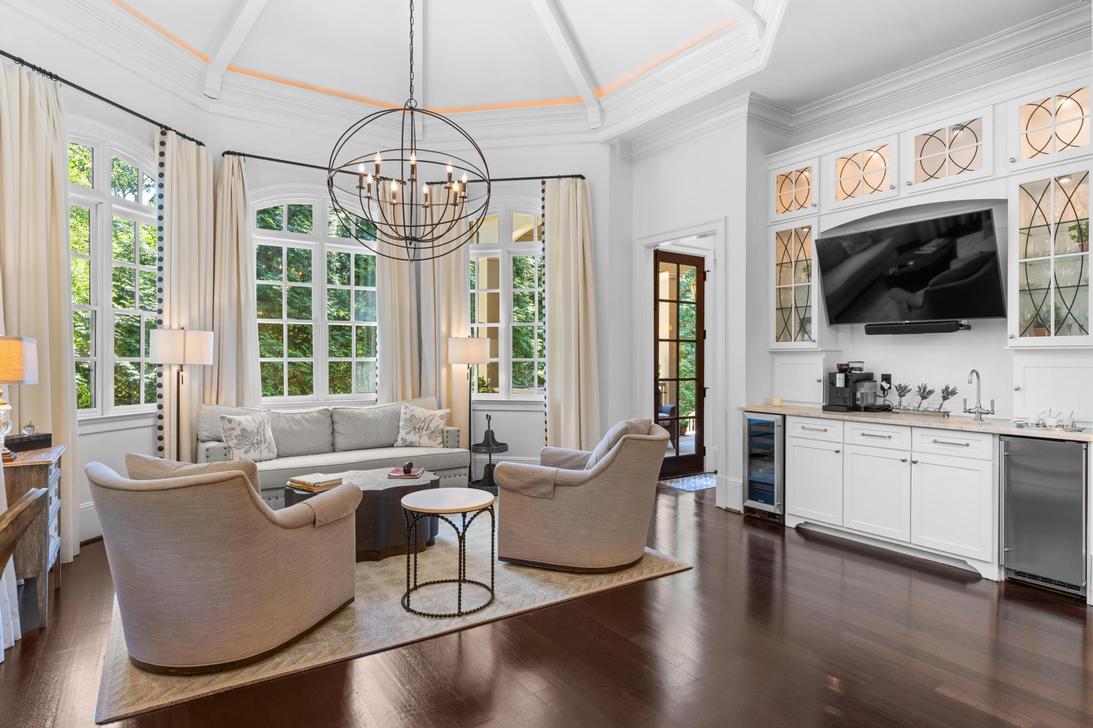  Sophisticated Newer Custom-built Home in Desirable Garden Hills - 物件實景