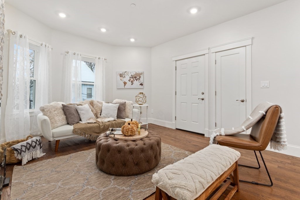 Somerville, Massachusetts, 02144, United States, 2 Bedrooms Bedrooms, ,2 BathroomsBathrooms,Residential,For Sale,1921483
