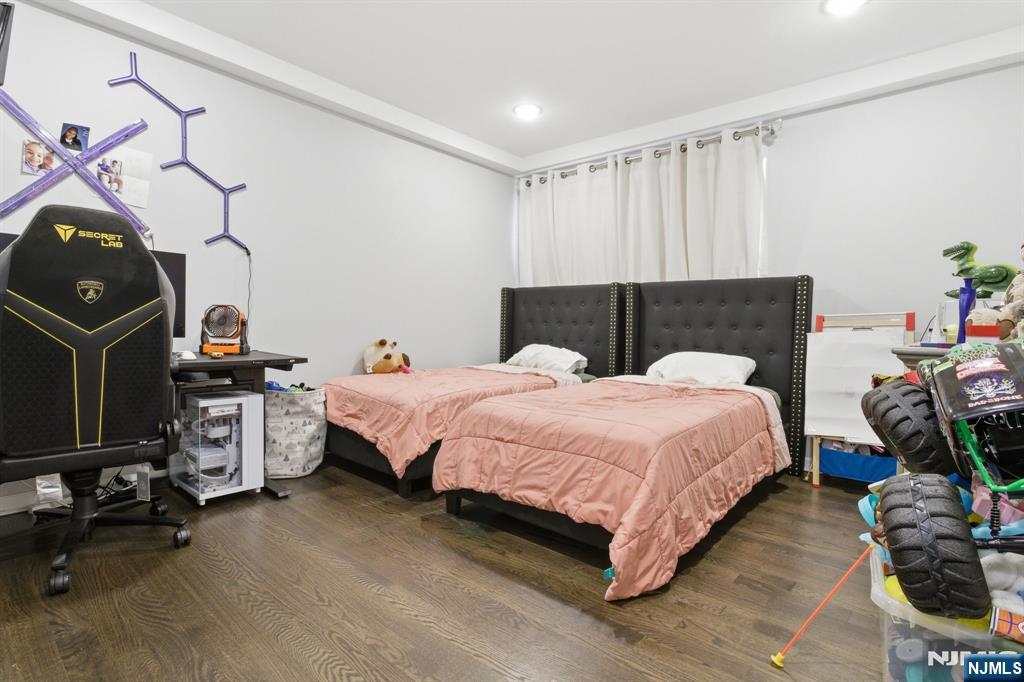 Kearny, New Jersey, 07032, United States, 6 Bedrooms Bedrooms, ,5 BathroomsBathrooms,Residential,For Sale,2032310