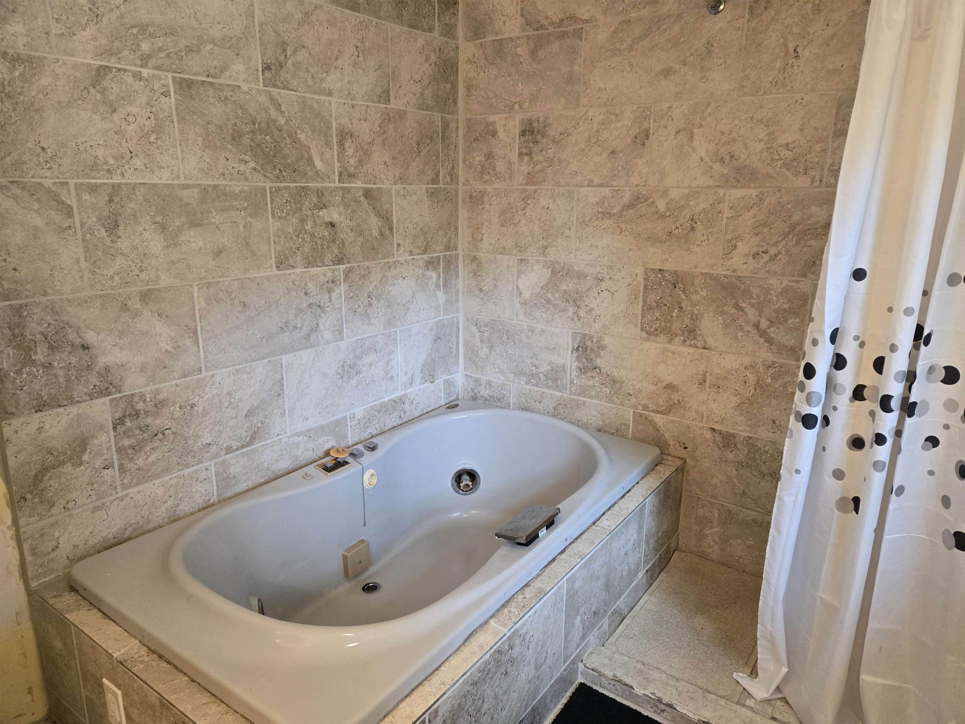 Manchester, New Hampshire, 03104, United States, 3 Bedrooms Bedrooms, ,3 BathroomsBathrooms,Residential,For Sale,1896803