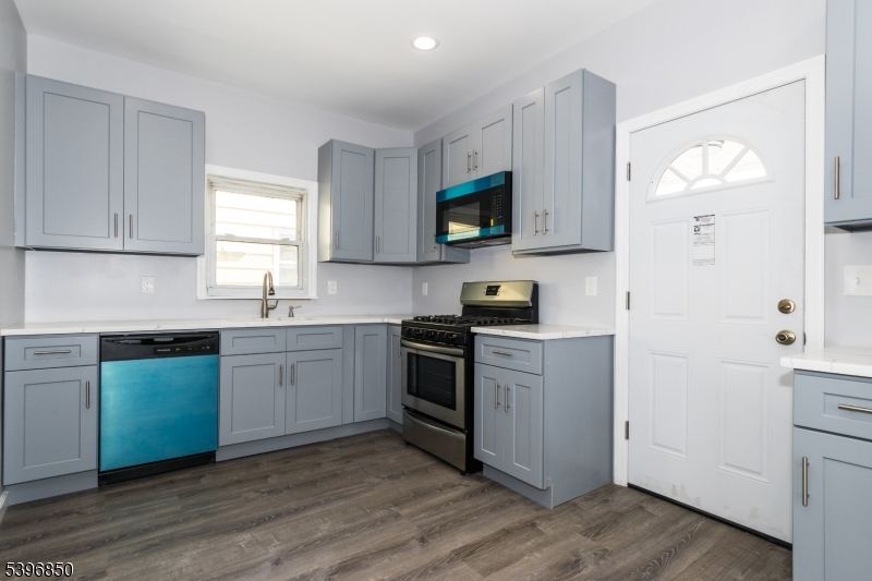 Linden City, New Jersey, 07036, United States, 3 Bedrooms Bedrooms, ,2 BathroomsBathrooms,Residential,For Sale,1991608