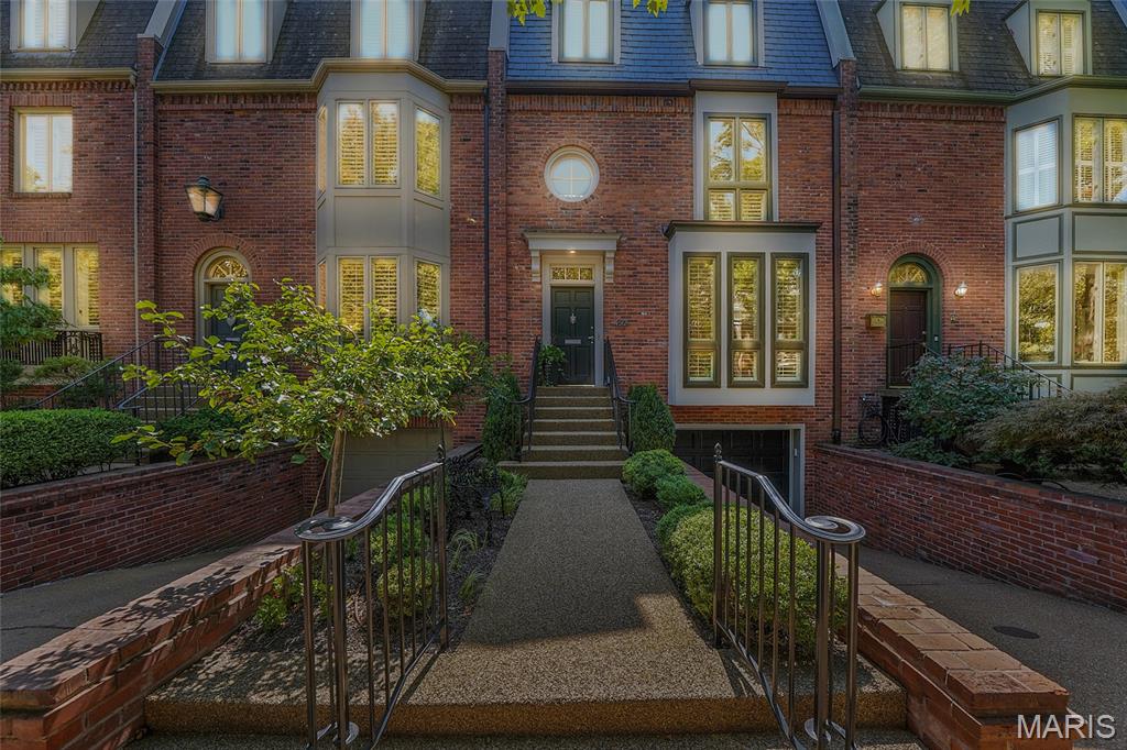 St Louis, Missouri, 63108, United States, 4 Bedrooms Bedrooms, ,5 BathroomsBathrooms,Residential,For Sale,1941664