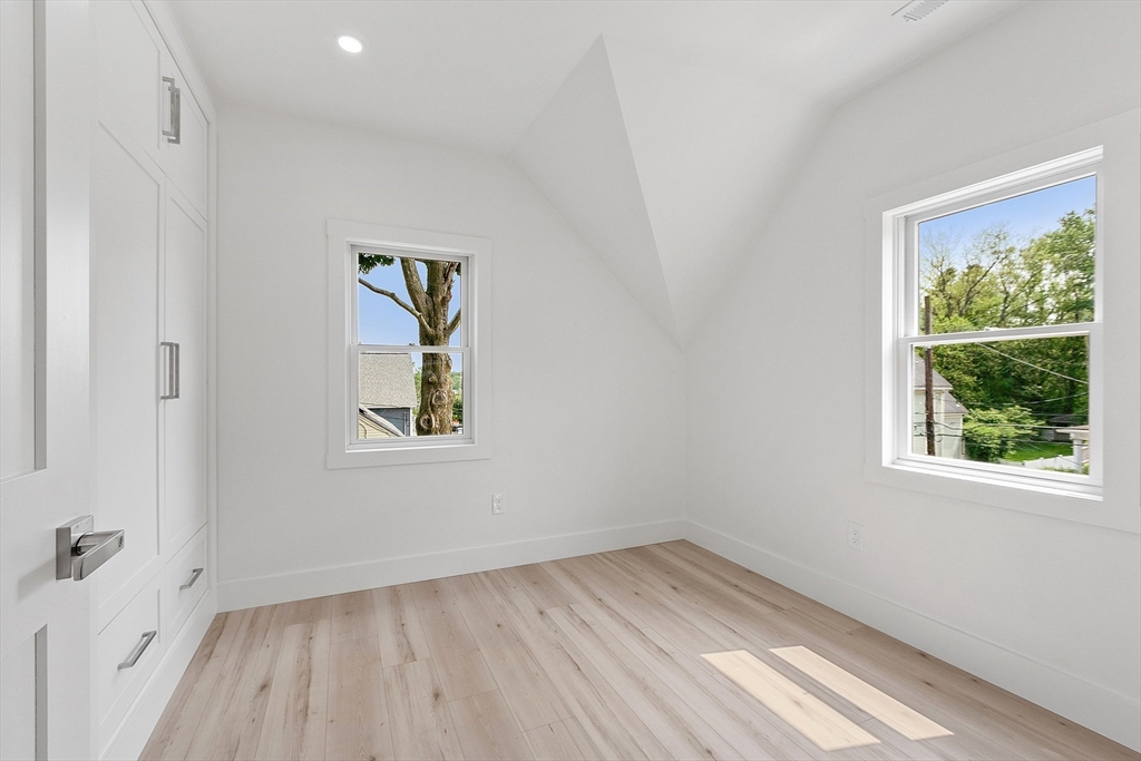 Leominster, Massachusetts, 01453, United States, 3 Bedrooms Bedrooms, ,2 BathroomsBathrooms,Residential,For Sale,1912072