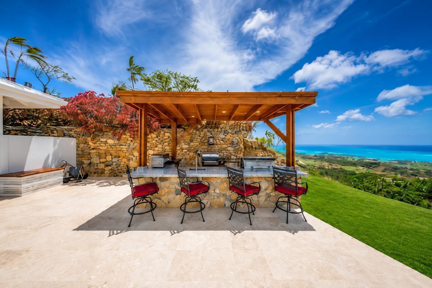 Exquisite Executive Hilltop Home with Pool & Boat Slip - 物件實景