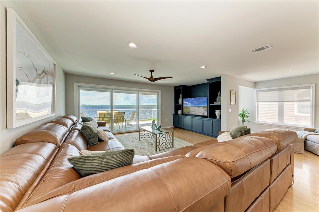 Bradenton, Florida, 34210, United States, 2 Bedrooms Bedrooms, ,2 BathroomsBathrooms,Residential,For Sale,1897662
