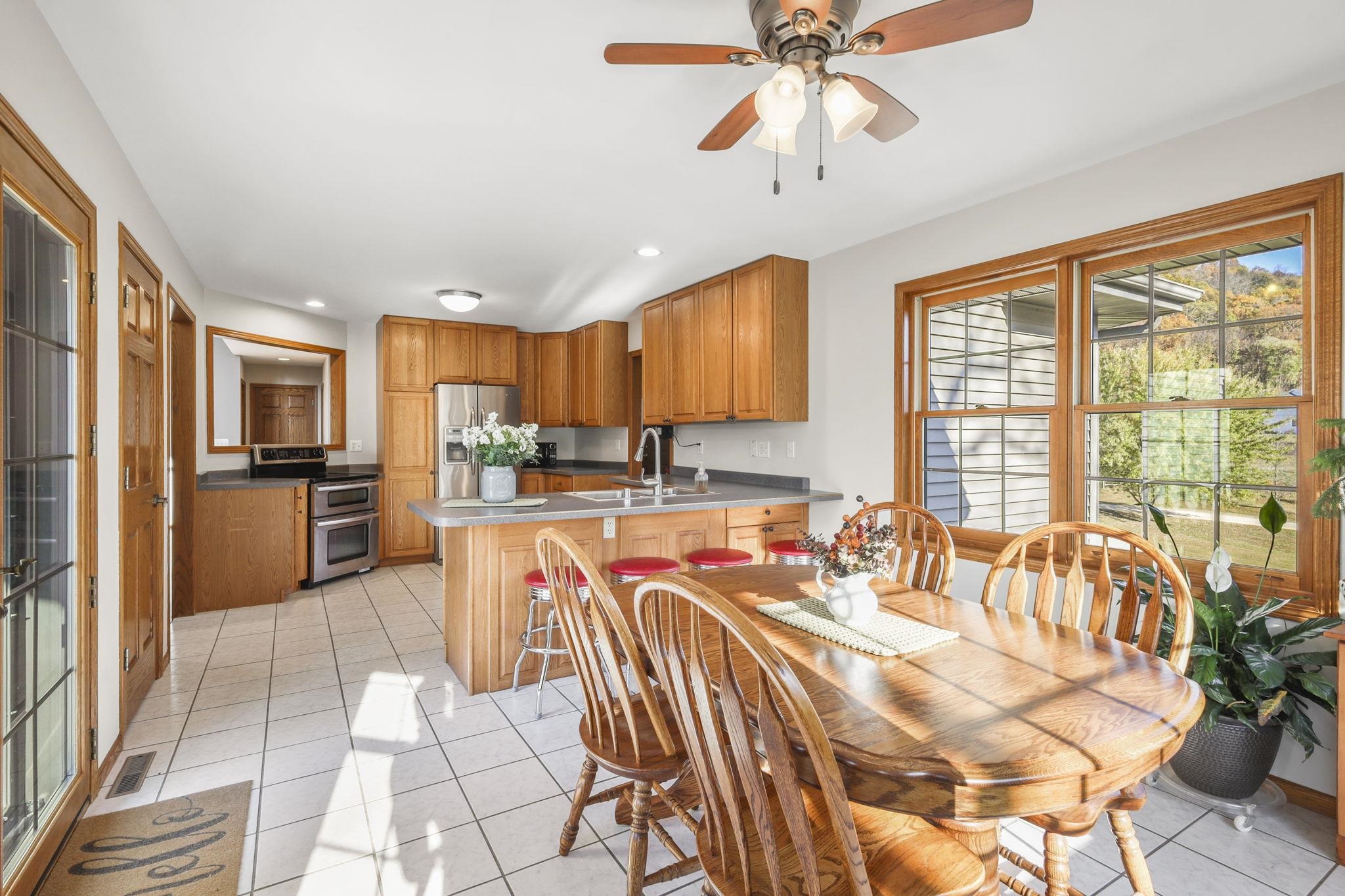 Barneveld, Wisconsin, 53507, United States, 3 Bedrooms Bedrooms, ,4 BathroomsBathrooms,Residential,For Sale,1986114