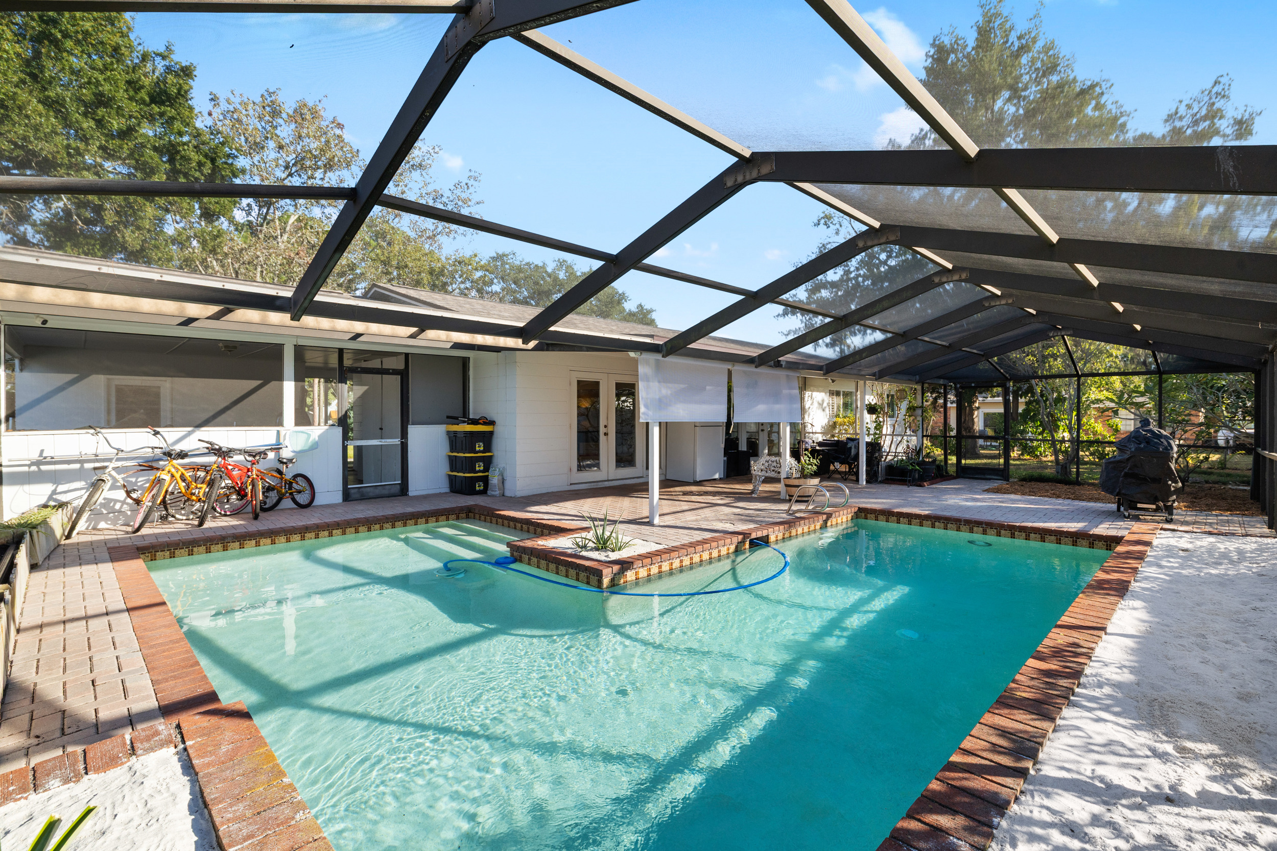 Tampa, Florida, 33618, United States, 3 Bedrooms Bedrooms, ,2 BathroomsBathrooms,Residential,For Sale,1994260