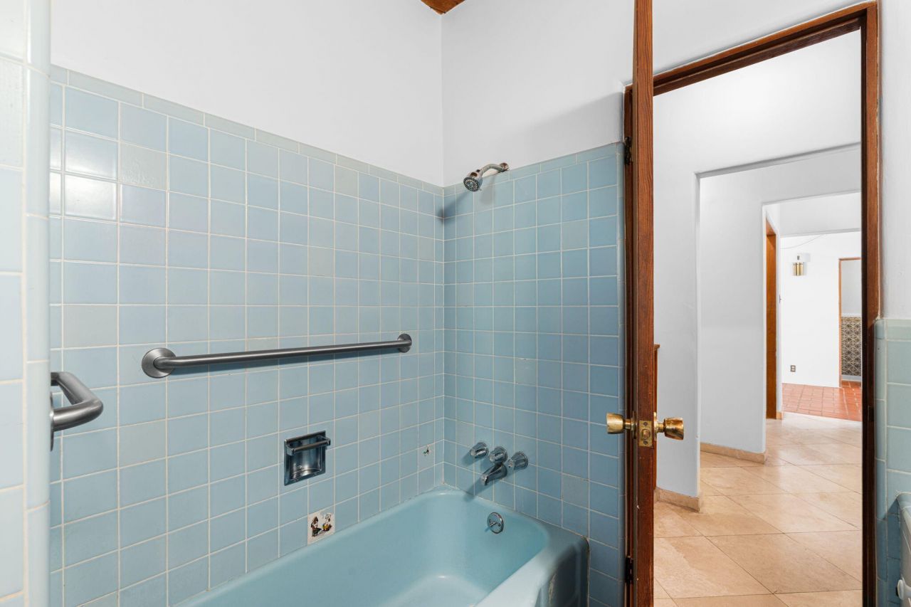 Albuquerque, New Mexico, 87106, United States, 4 Bedrooms Bedrooms, ,5 BathroomsBathrooms,Residential,For Sale,1896146