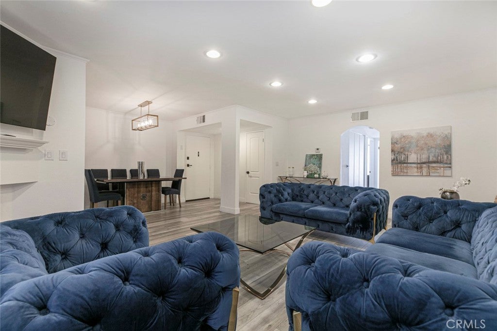 Van Nuys, California, 91411, United States, 2 Bedrooms Bedrooms, ,2 BathroomsBathrooms,Residential,For Sale,1954543