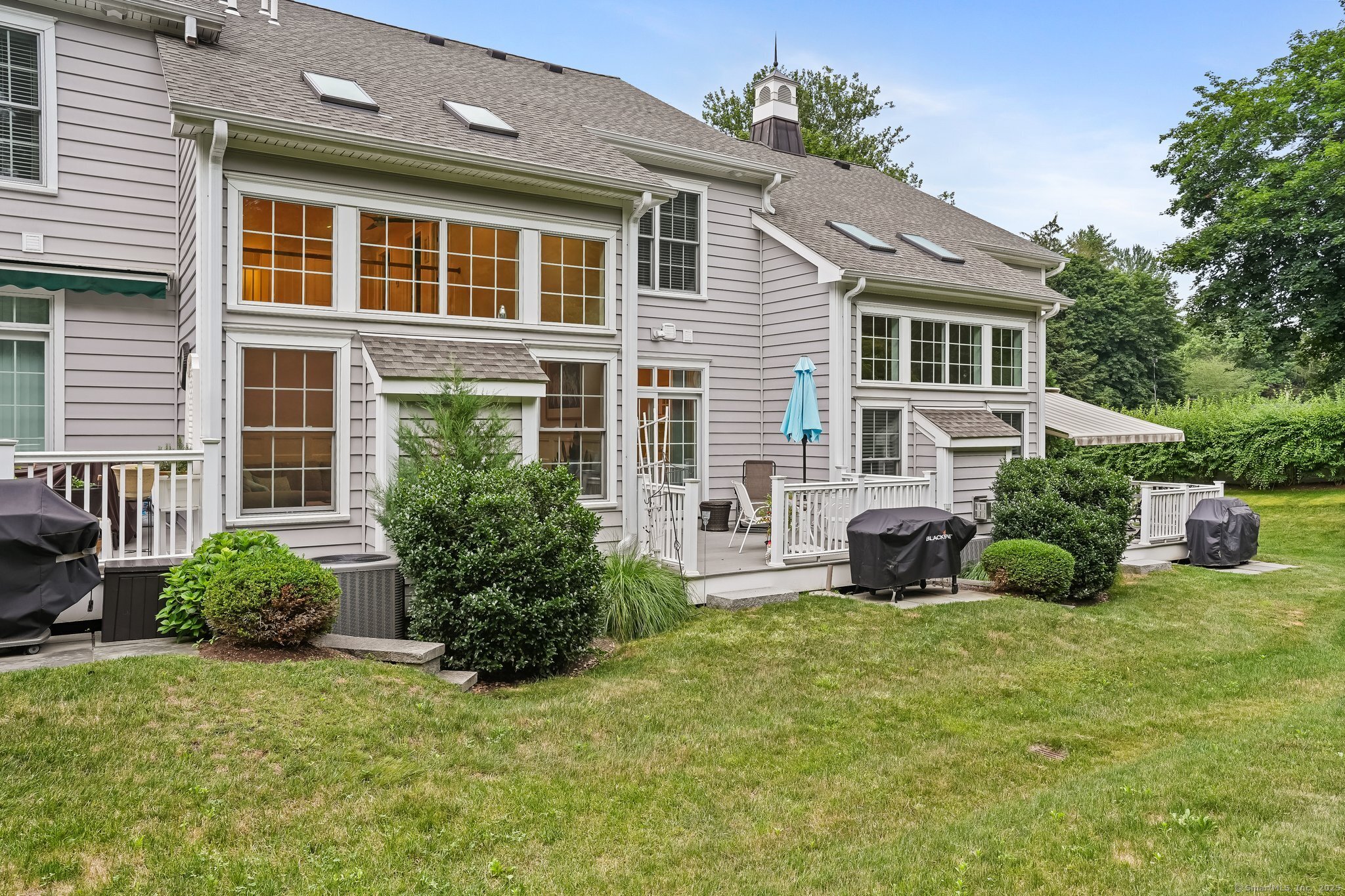 Brookfield, Connecticut, 06804, United States, 2 Bedrooms Bedrooms, ,4 BathroomsBathrooms,Residential,For Sale,1890460