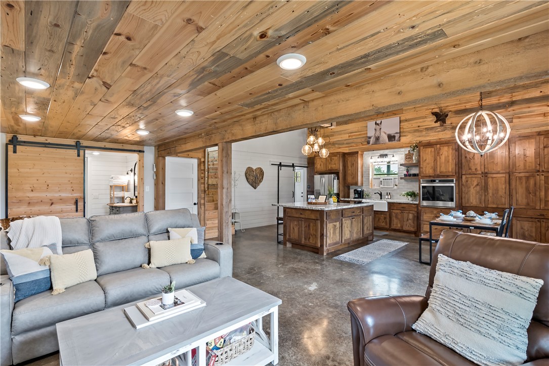 Franklin, Texas, 77856, United States, 2 Bedrooms Bedrooms, ,2 BathroomsBathrooms,Residential,For Sale,1926528