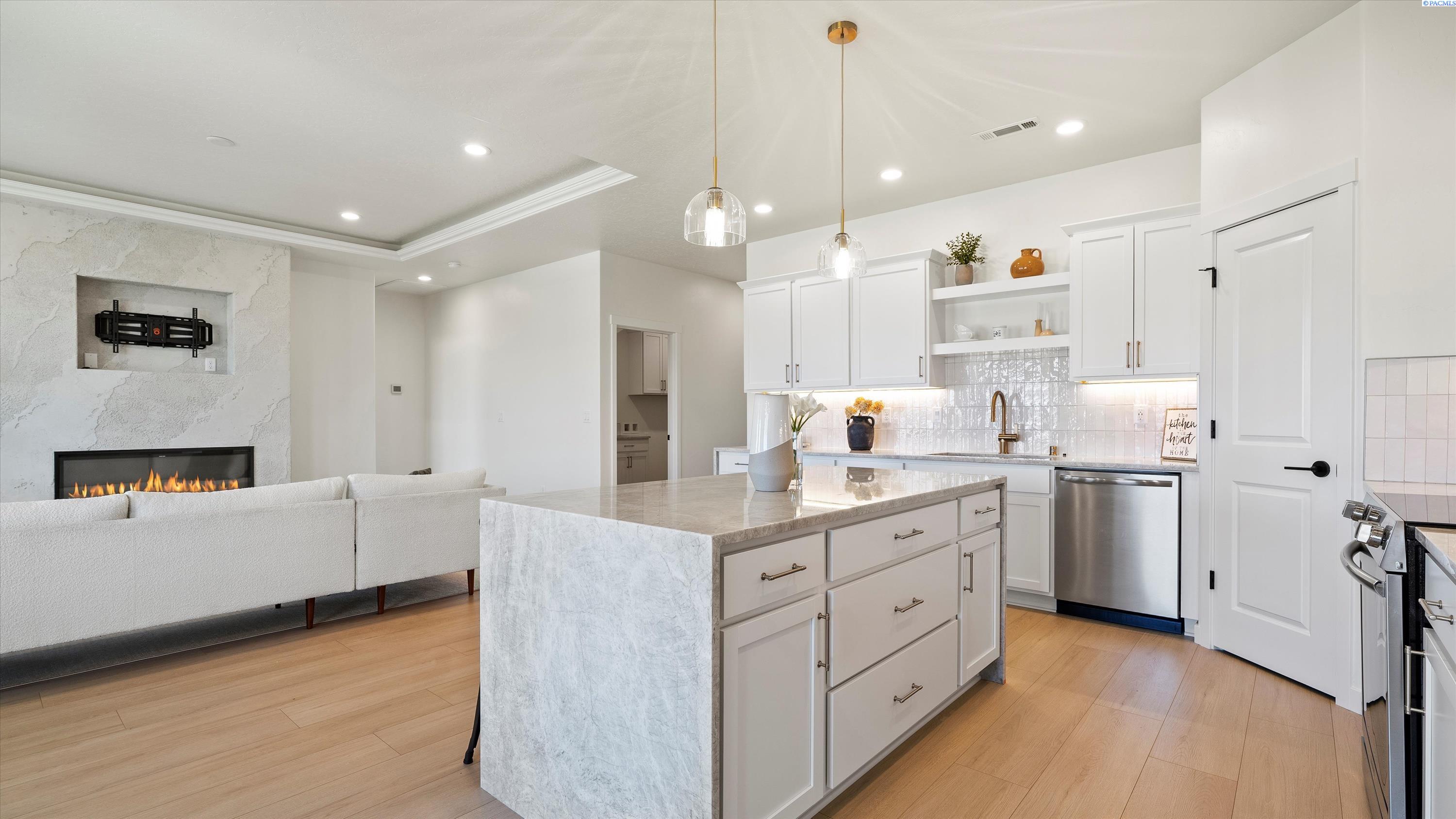 Richland, Washington, 99352, United States, 3 Bedrooms Bedrooms, ,2 BathroomsBathrooms,Residential,For Sale,1883404