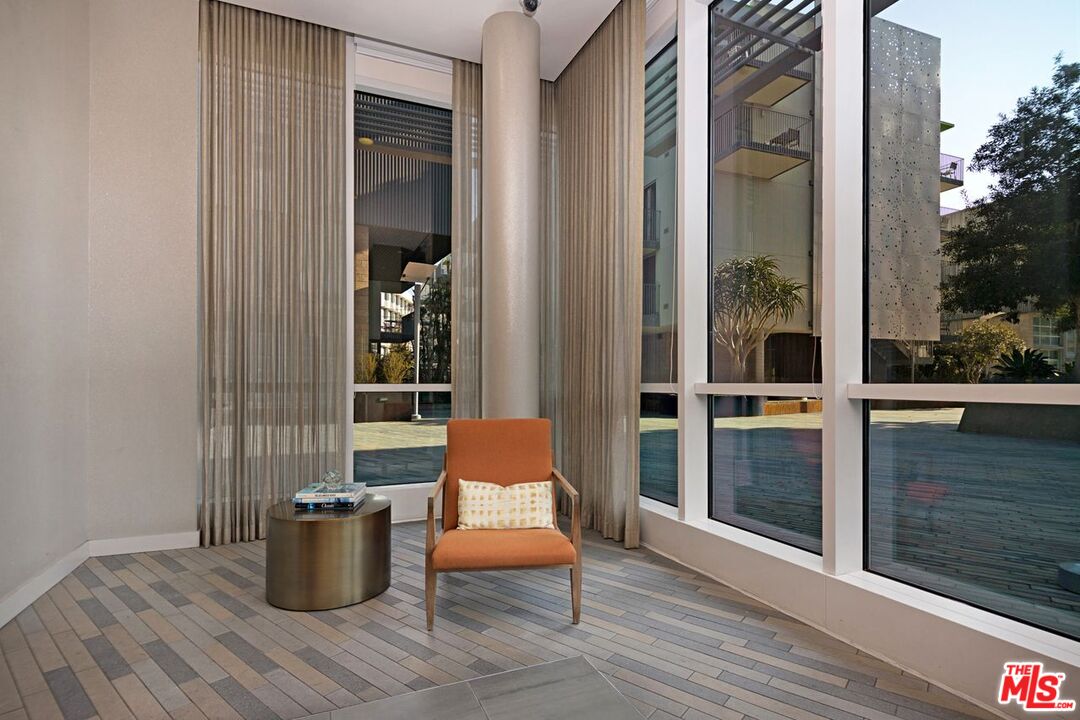 Santa Monica, California, 90401, United States, 2 Bedrooms Bedrooms, ,2 BathroomsBathrooms,Residential,For Sale,2001911