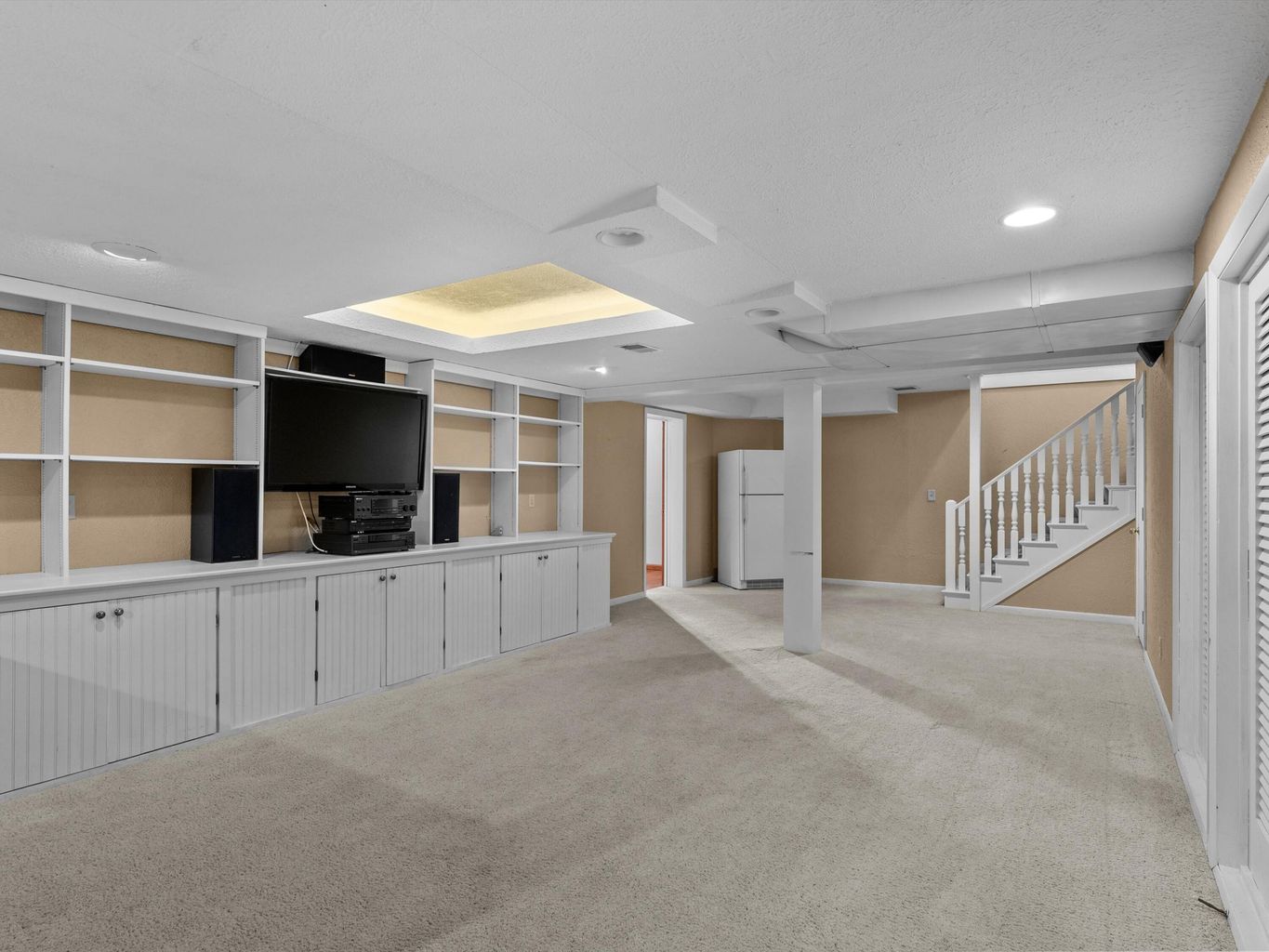 Manitowoc, Wisconsin, 54220, United States, 4 Bedrooms Bedrooms, ,4 BathroomsBathrooms,Residential,For Sale,1982773