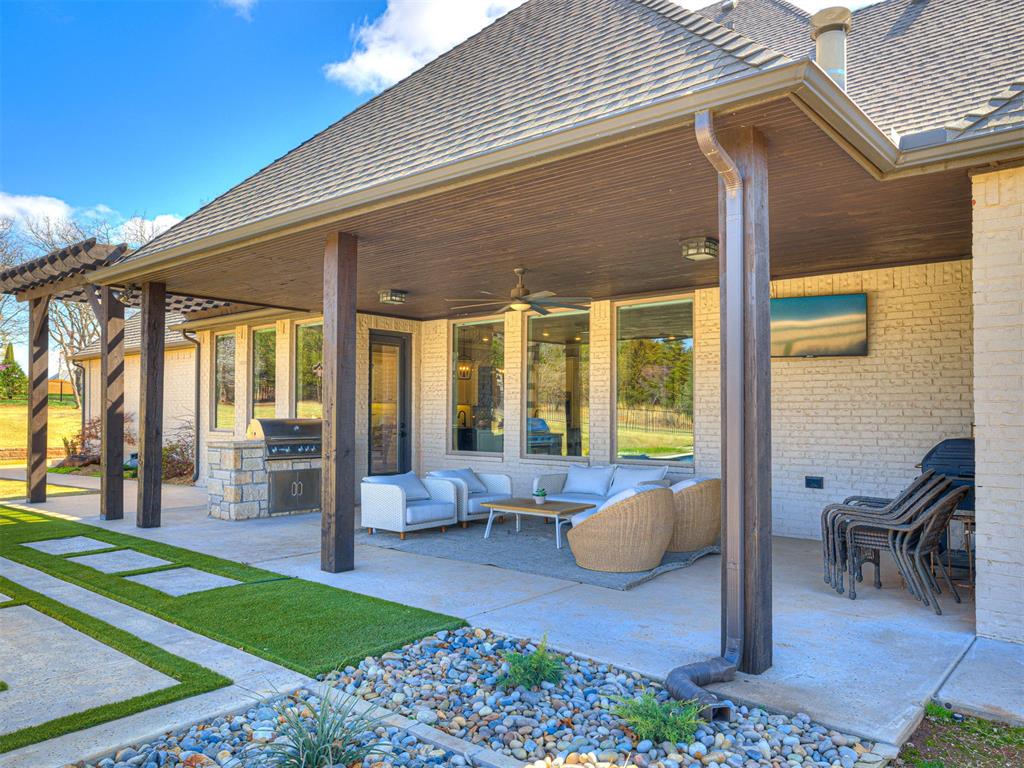 Arcadia, Oklahoma, 73007, United States, 4 Bedrooms Bedrooms, ,5 BathroomsBathrooms,Residential,For Sale,2034097