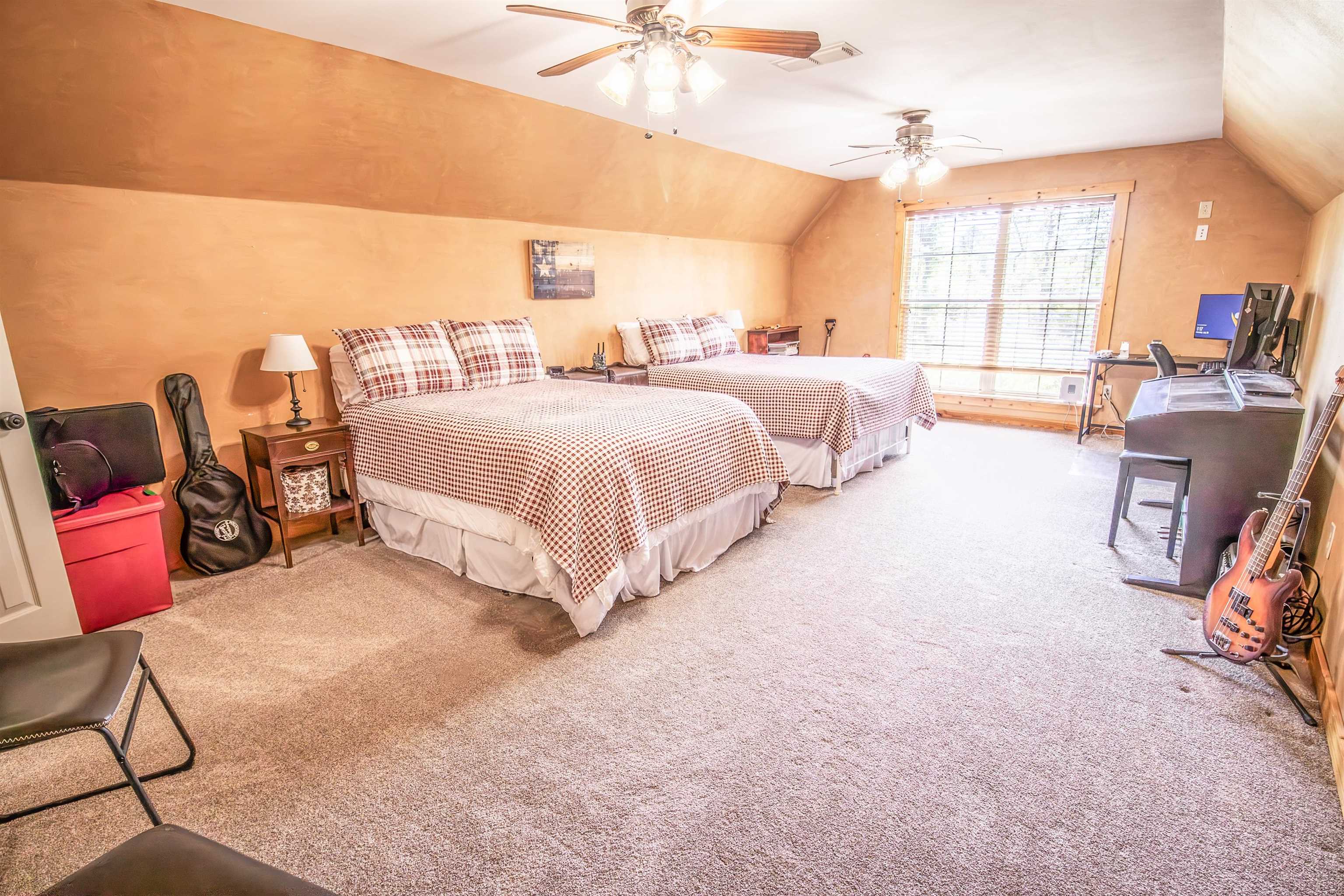 De Berry, Texas, 75639, United States, 4 Bedrooms Bedrooms, ,3 BathroomsBathrooms,Residential,For Sale,1980783