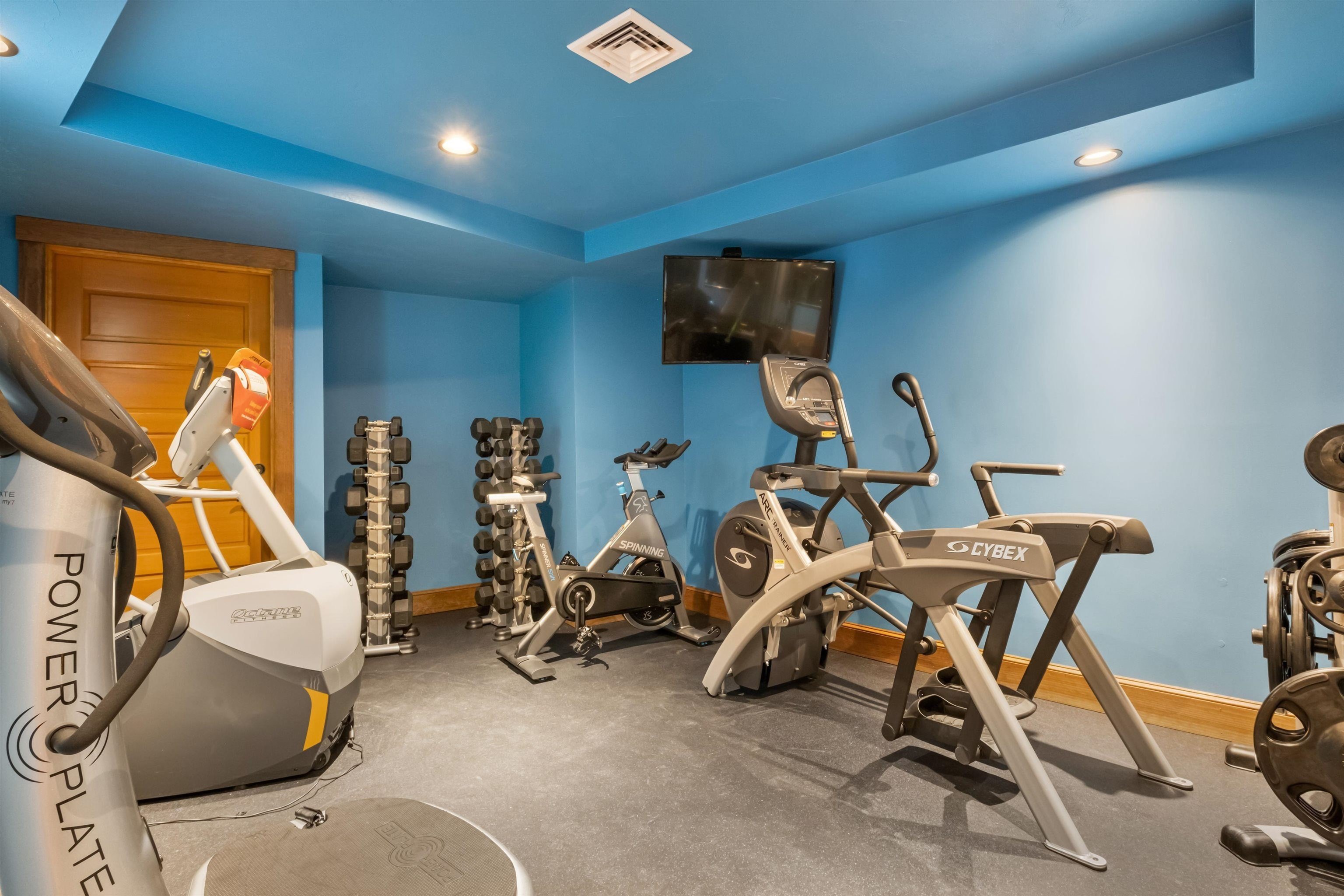 Lincoln, New Hampshire, 03251, United States, 7 Bedrooms Bedrooms, ,4 BathroomsBathrooms,Residential,For Sale,1983511