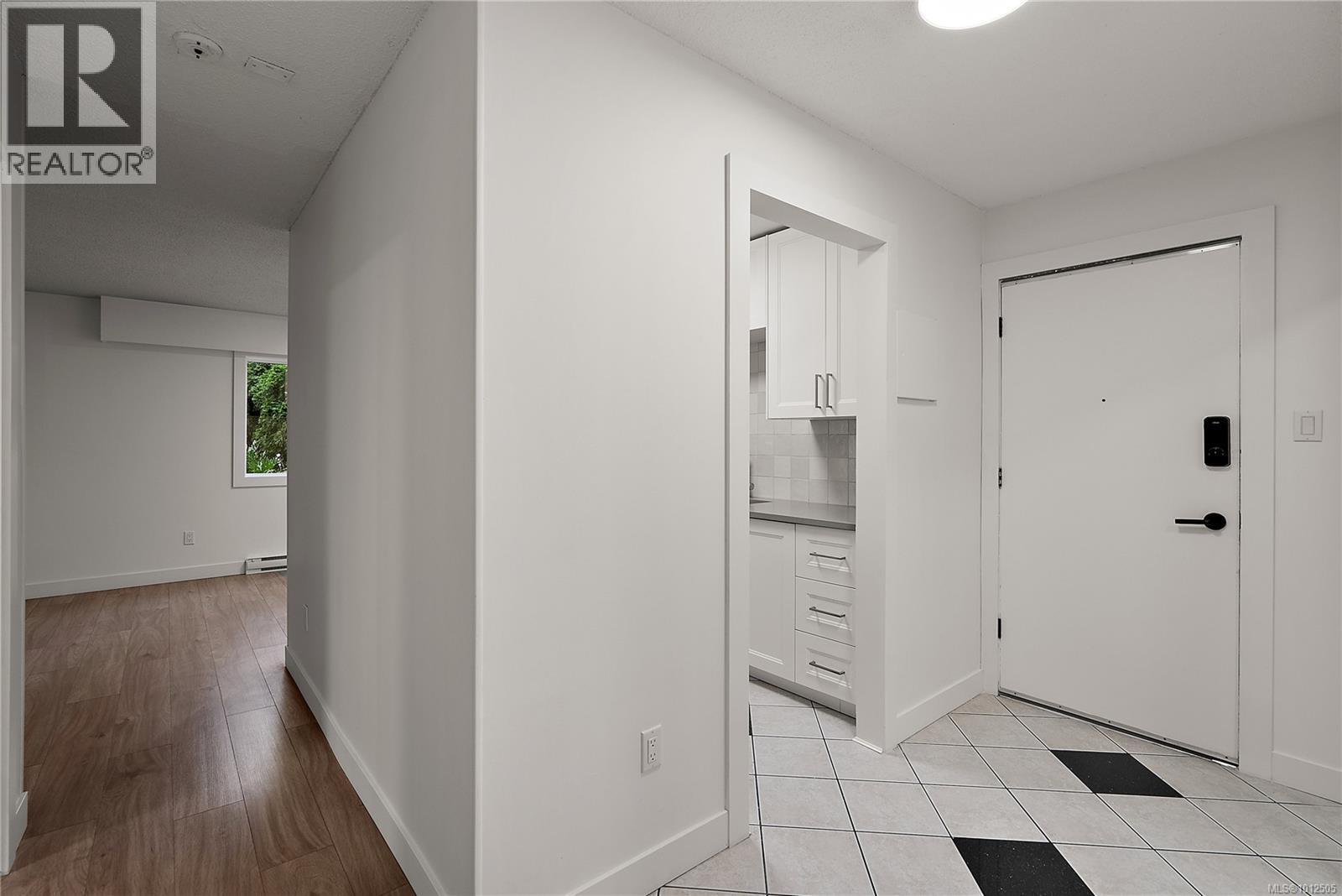 ESQUIMALT, British Columbia, V9A 3N4, CA, 3 Bedrooms Bedrooms, ,1 BathroomBathrooms,Residential,For Sale,1950228
