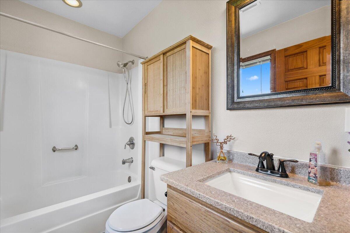 Hubbard, Wisconsin, 53035, United States, 4 Bedrooms Bedrooms, ,4 BathroomsBathrooms,Residential,For Sale,1885428