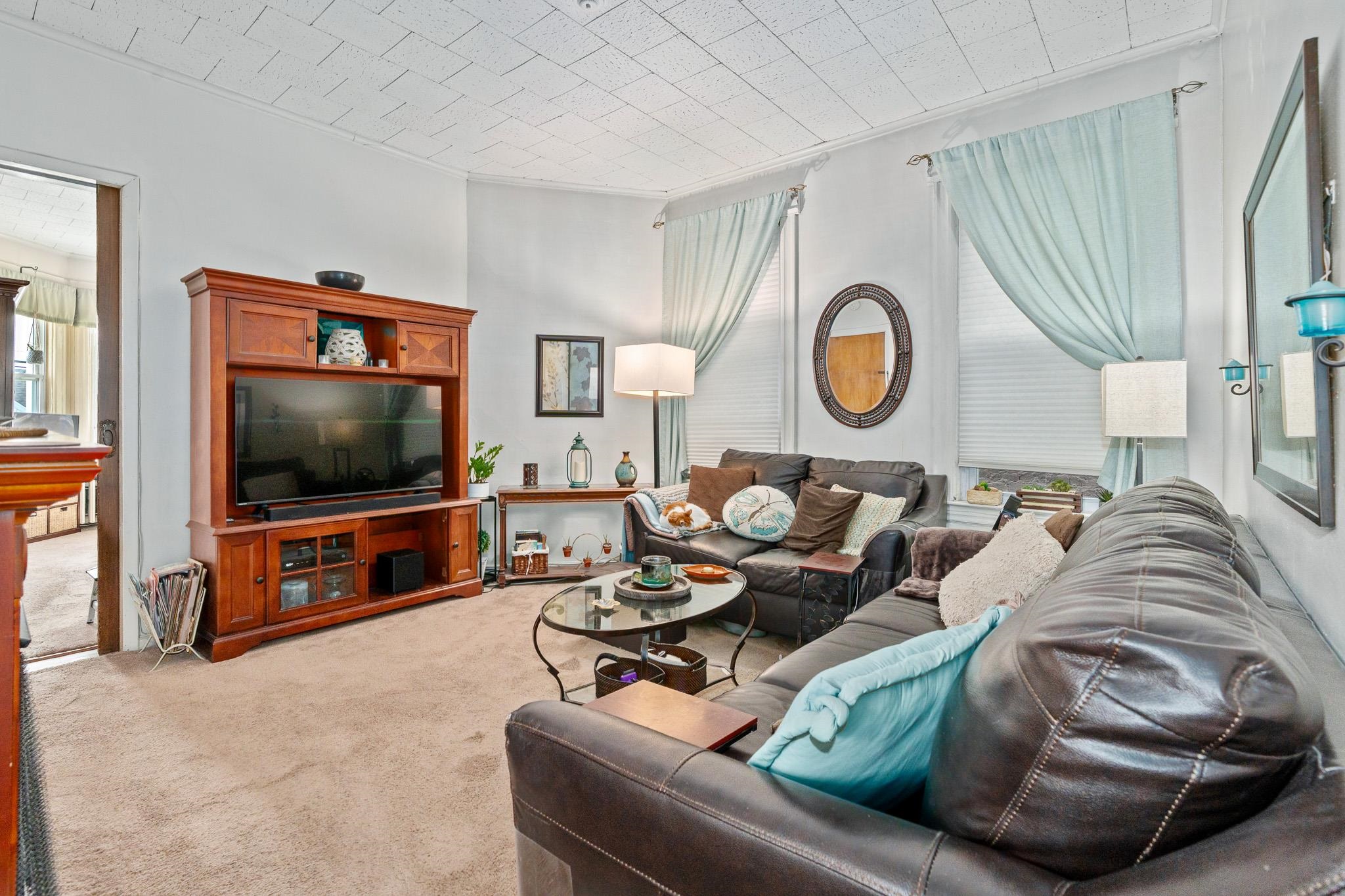 Secaucus, New Jersey, 08094, United States, 3 Bedrooms Bedrooms, ,3 BathroomsBathrooms,Residential,For Sale,1991974