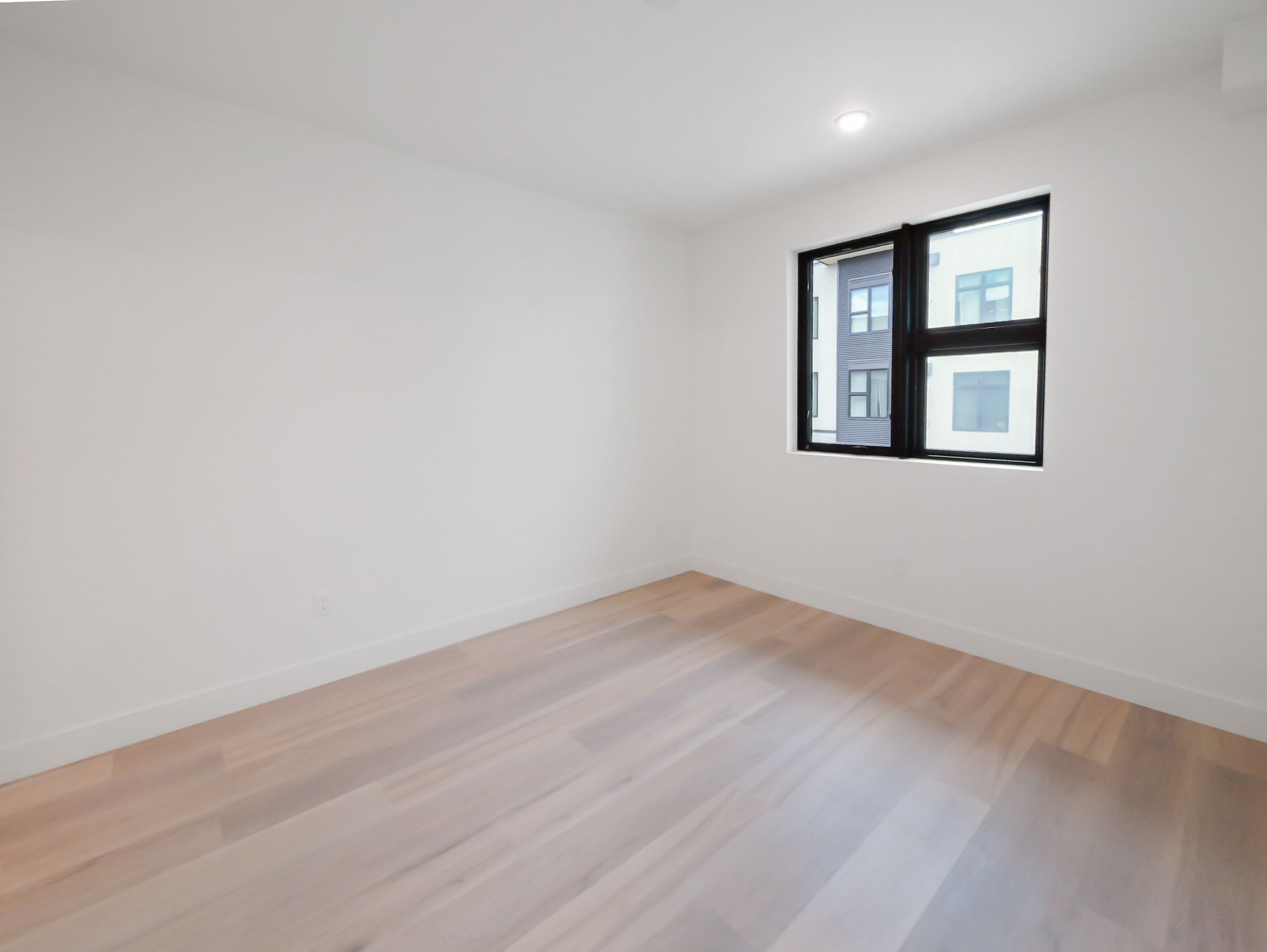 Construction Completed Move in Ready Now - 物件實景
