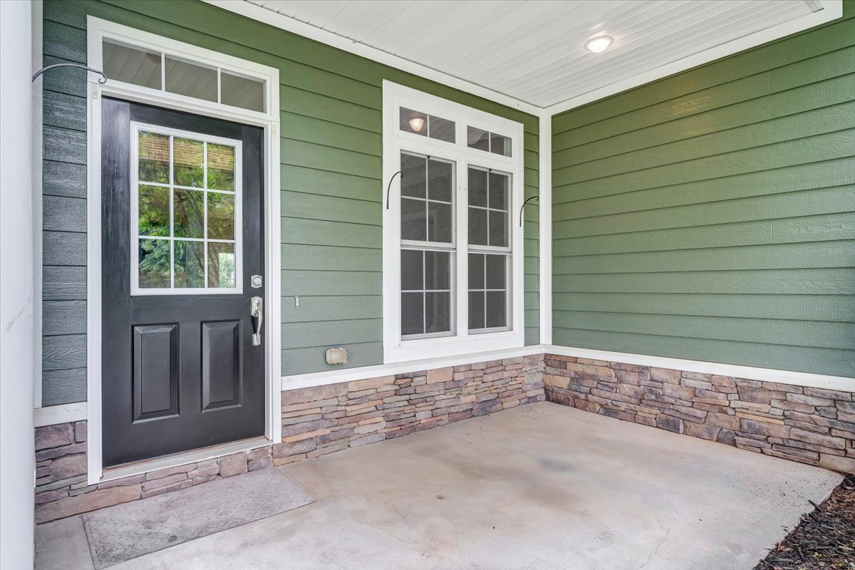 Huddleston, Virginia, 24104, United States, 4 Bedrooms Bedrooms, ,4 BathroomsBathrooms,Residential,For Sale,2048445