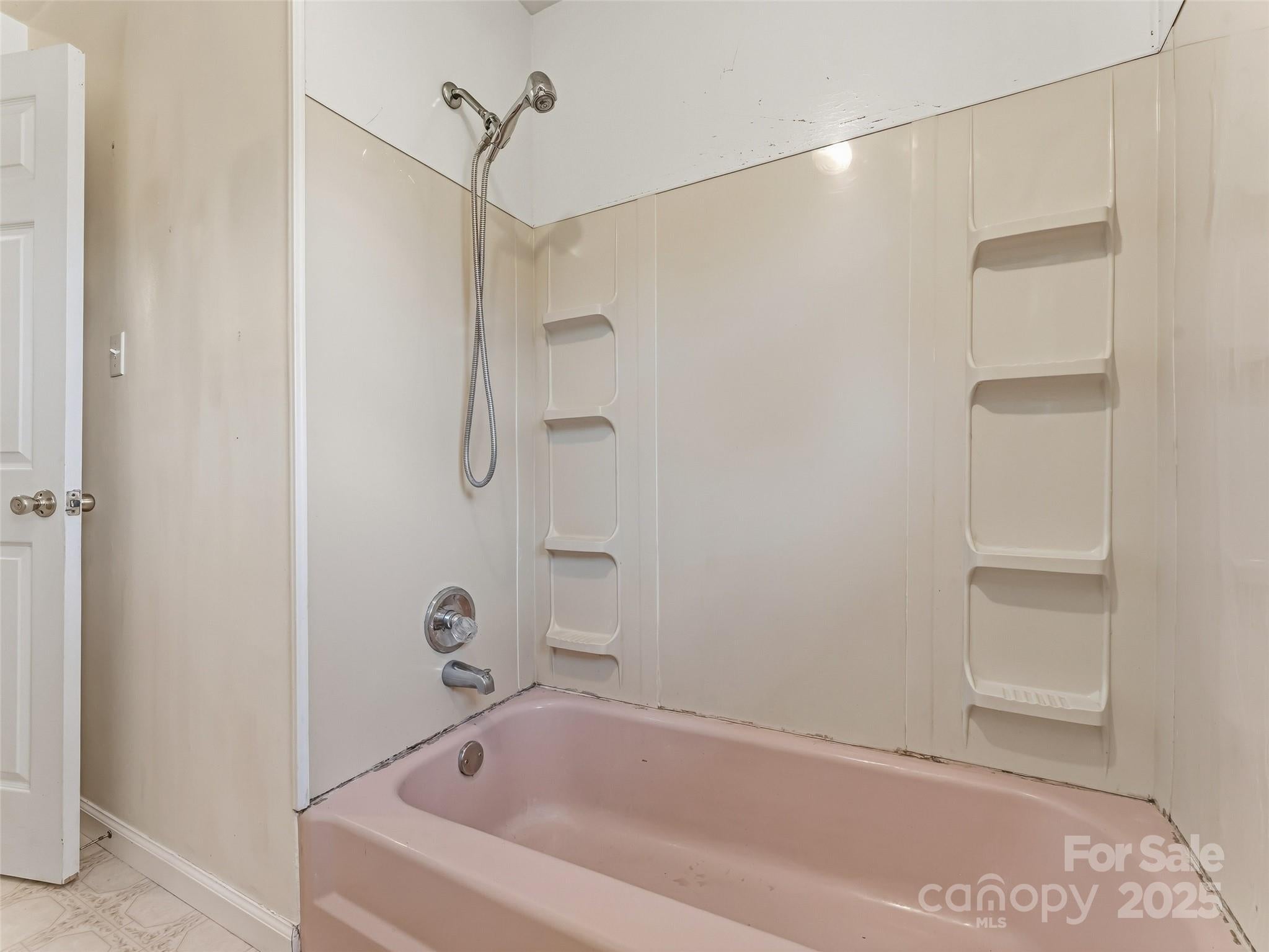 Candler, North Carolina, 28715, United States, 4 Bedrooms Bedrooms, ,3 BathroomsBathrooms,Residential,For Sale,1983385