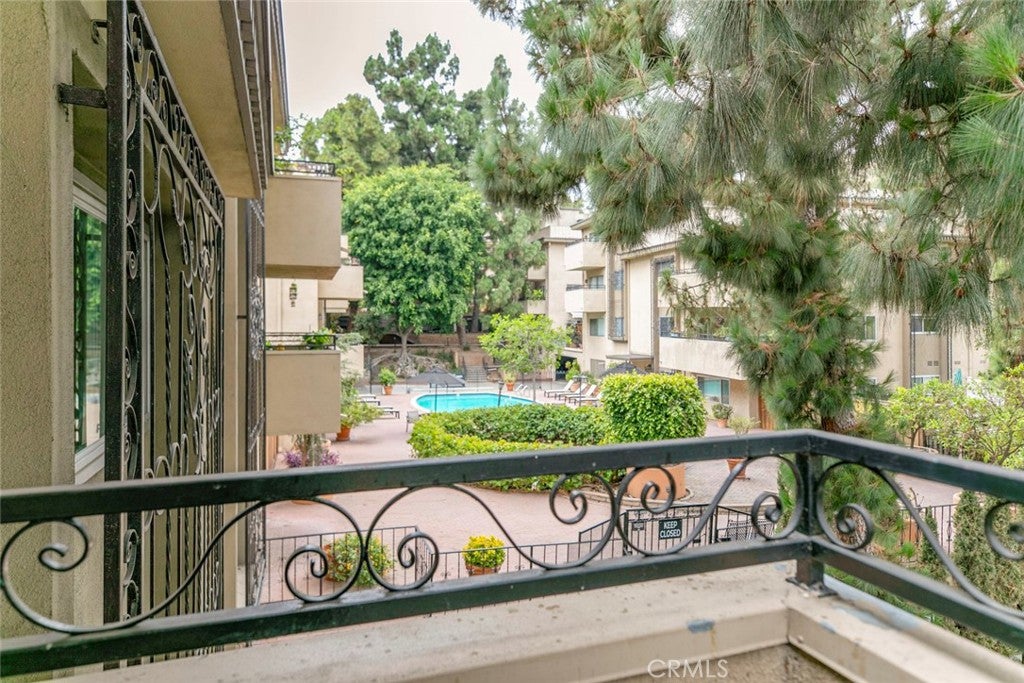 Los Angeles, California, 90068, United States, 2 Bedrooms Bedrooms, ,1 BathroomBathrooms,Residential,For Sale,1940489