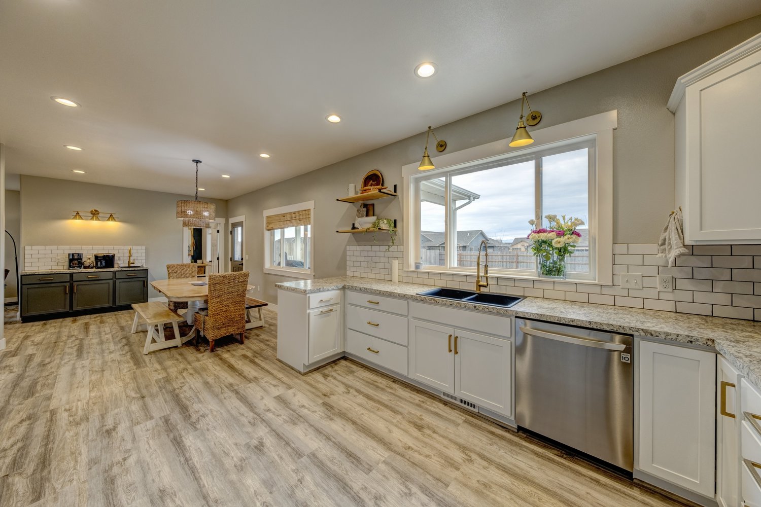 Ranchester, Wyoming, 82839, United States, 4 Bedrooms Bedrooms, ,3 BathroomsBathrooms,Residential,For Sale,1990445