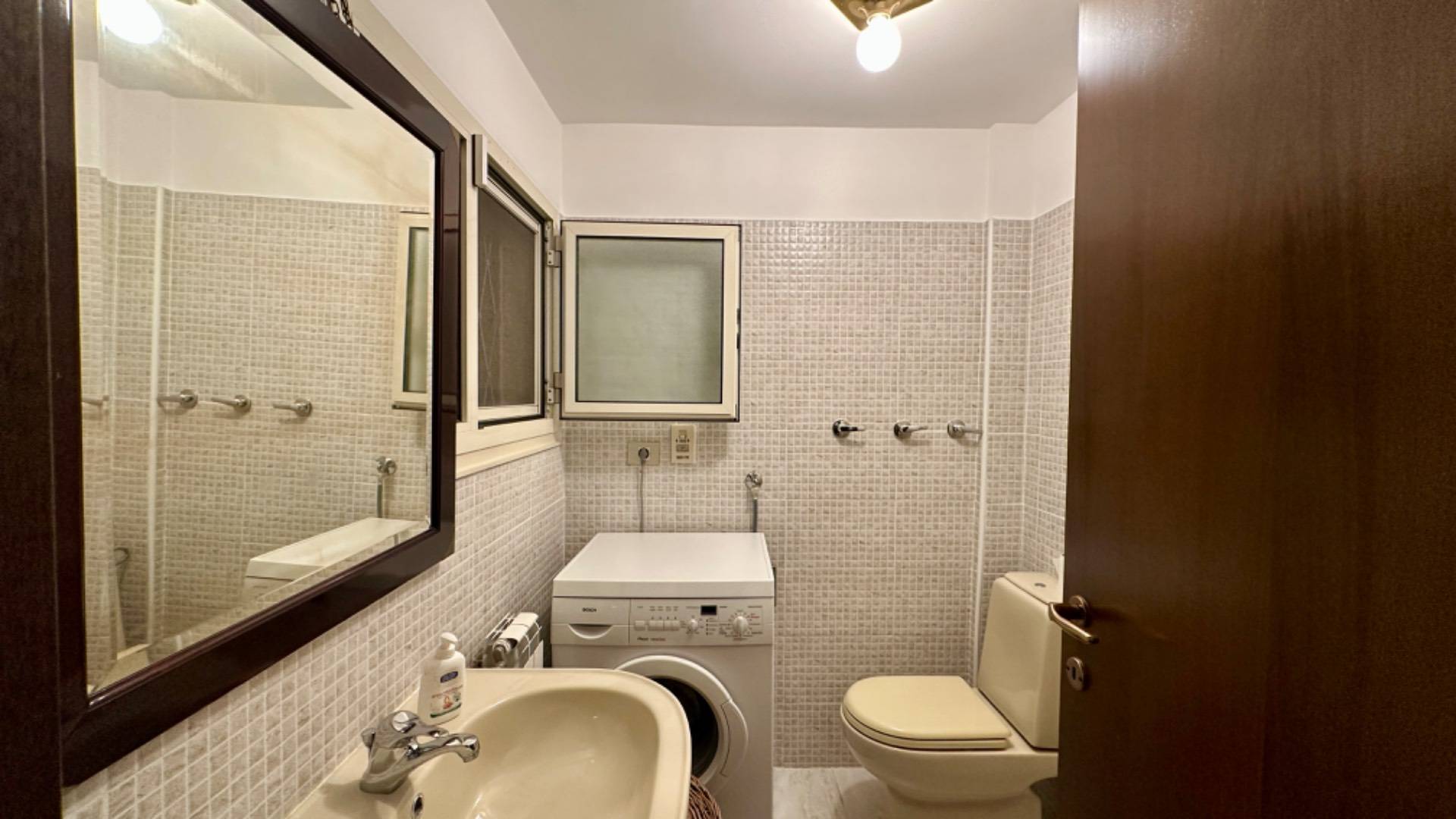 Roma, Roma, 00100, IT, 4 Bedrooms Bedrooms, ,3 BathroomsBathrooms,Residential,For Sale,1746322