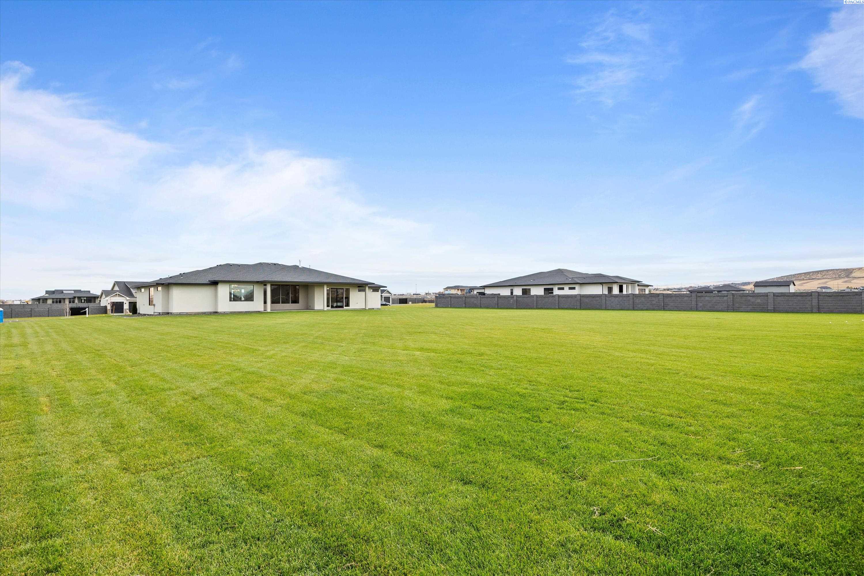 Kennewick, Washington, 99338, United States, 4 Bedrooms Bedrooms, ,4 BathroomsBathrooms,Residential,For Sale,1993366