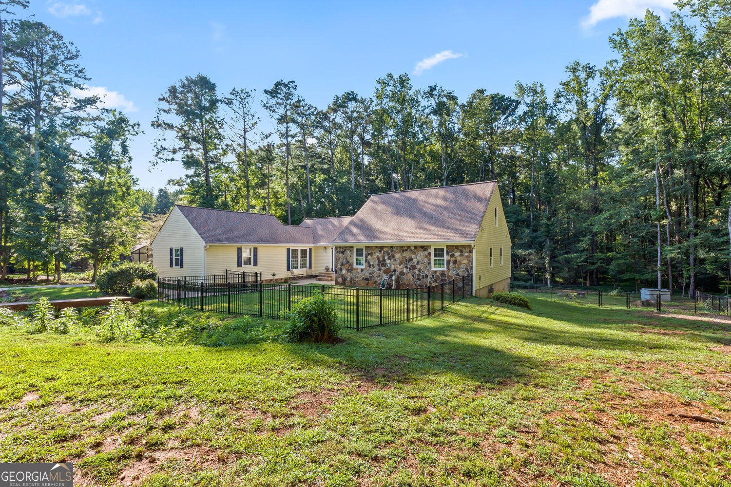 Fayetteville, Georgia, 30215, United States, 5 Bedrooms Bedrooms, ,3 BathroomsBathrooms,Residential,For Sale,1908173