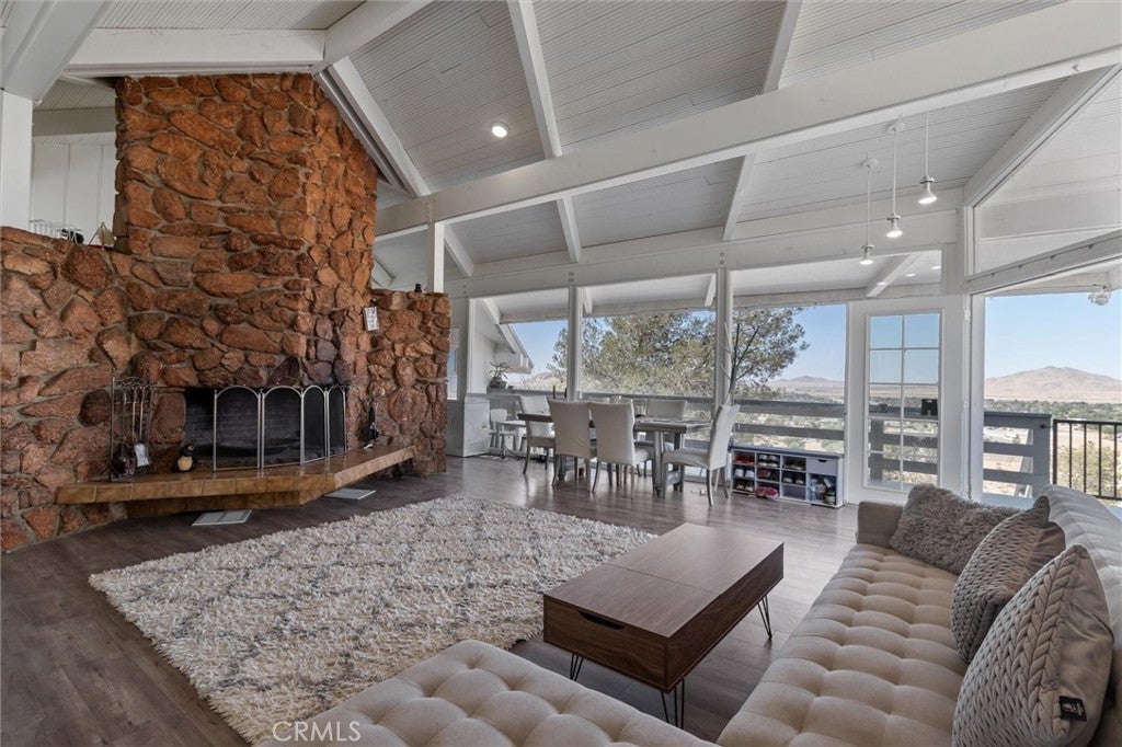 Palmdale, California, 93591, United States, 4 Bedrooms Bedrooms, ,1 BathroomBathrooms,Residential,For Sale,1940534