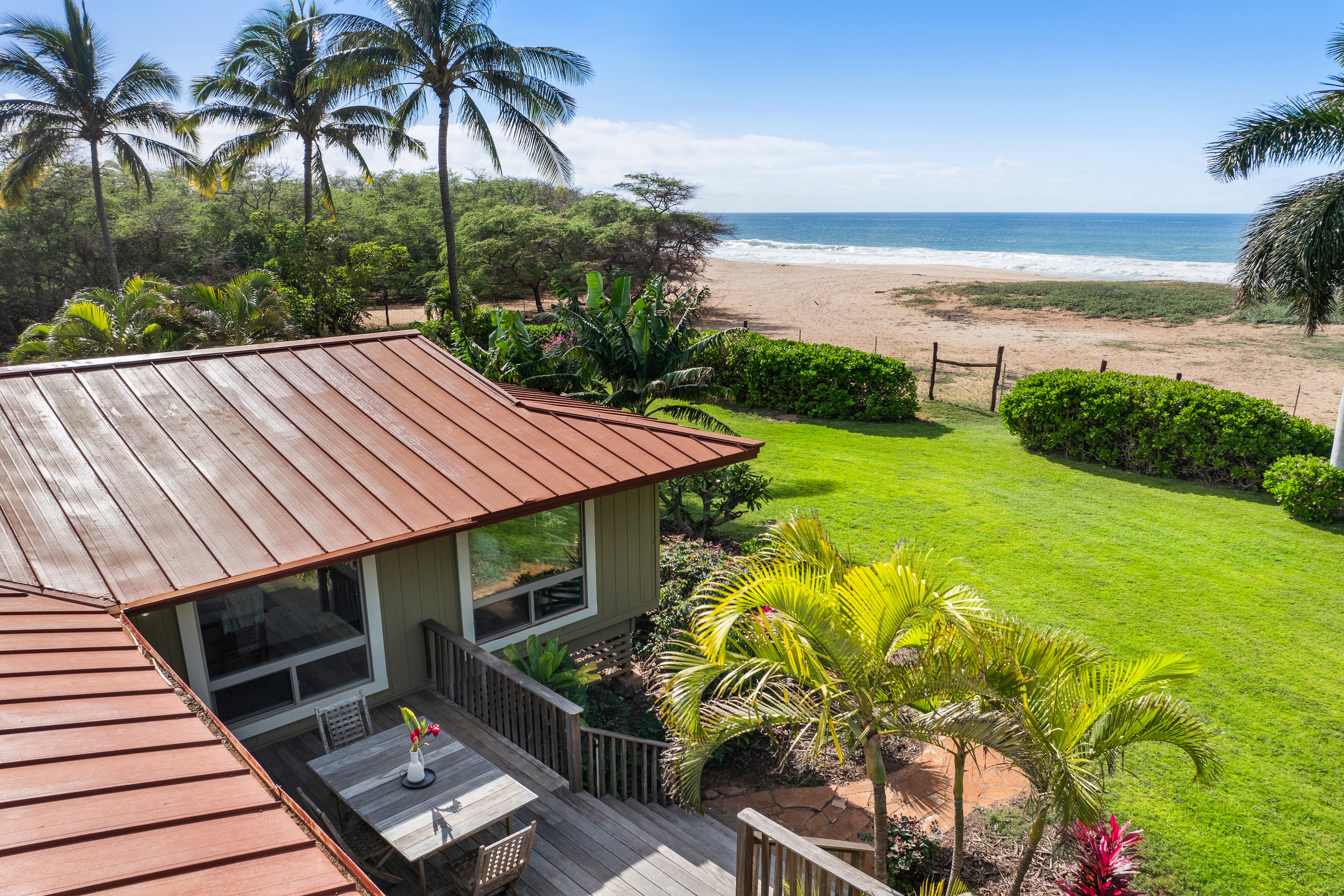Timeless Hawaii Beachfront Retreat 