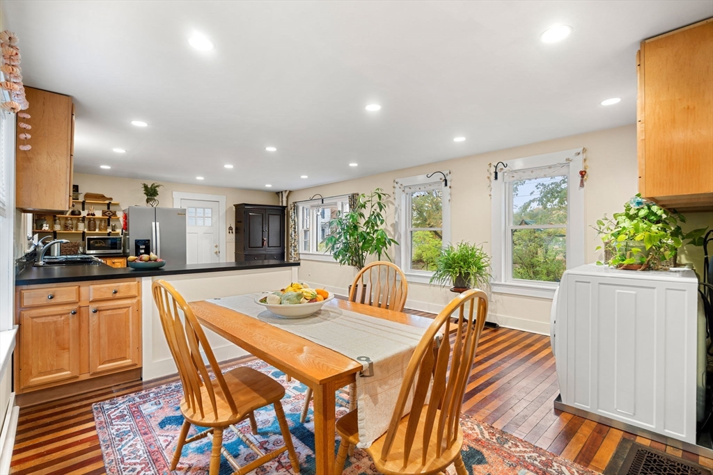 Merrimac, Massachusetts, 01860, United States, 4 Bedrooms Bedrooms, ,2 BathroomsBathrooms,Residential,For Sale,1988348