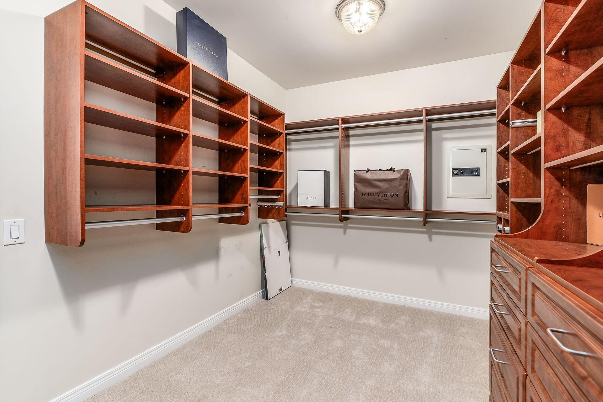 Columbus, Ohio, 43215, United States, 2 Bedrooms Bedrooms, ,3 BathroomsBathrooms,Residential,For Sale,1903521