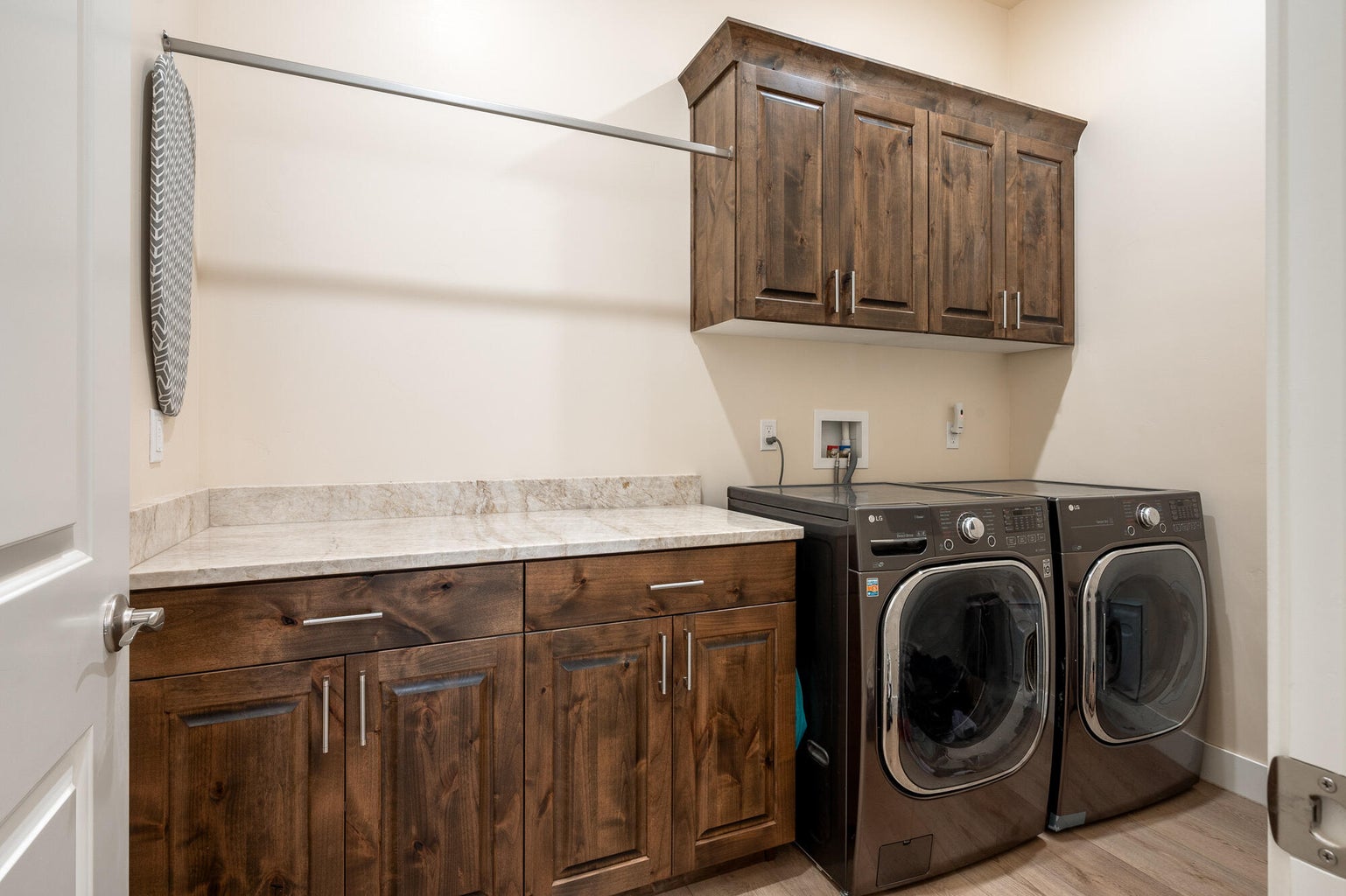 Parowan, Utah, 84761, United States, 3 Bedrooms Bedrooms, ,3 BathroomsBathrooms,Residential,For Sale,1992445