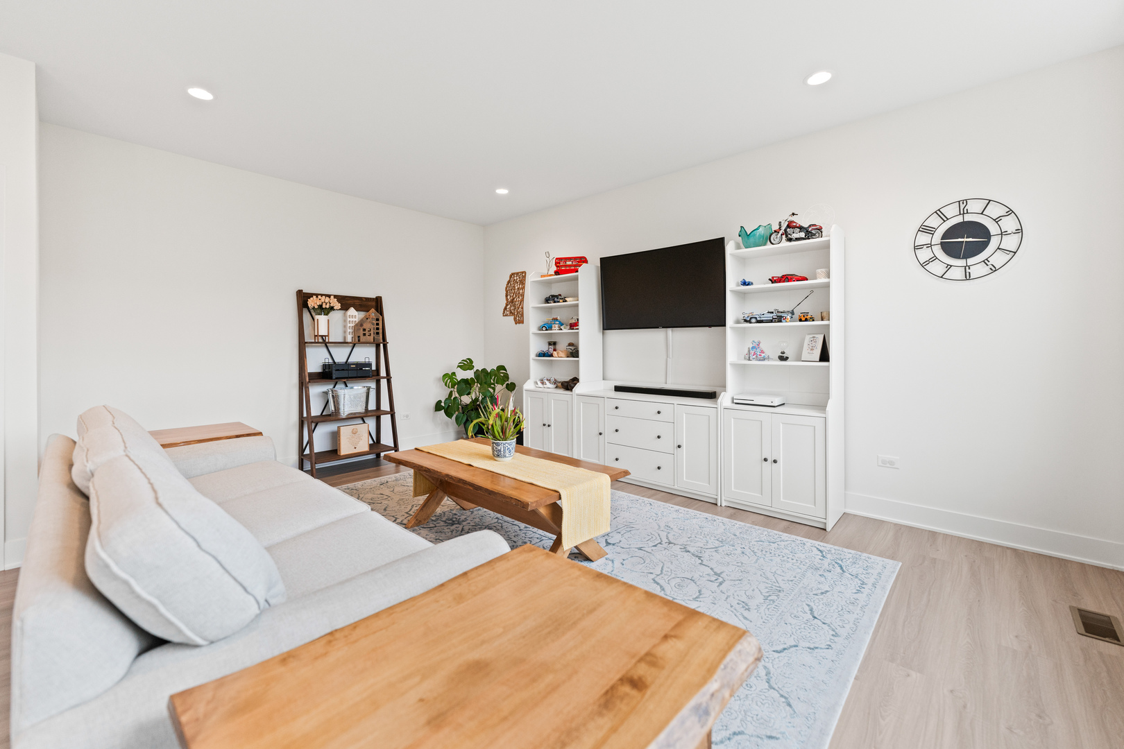 Elgin, Illinois, 60124, United States, 4 Bedrooms Bedrooms, ,3 BathroomsBathrooms,Residential,For Sale,1941075