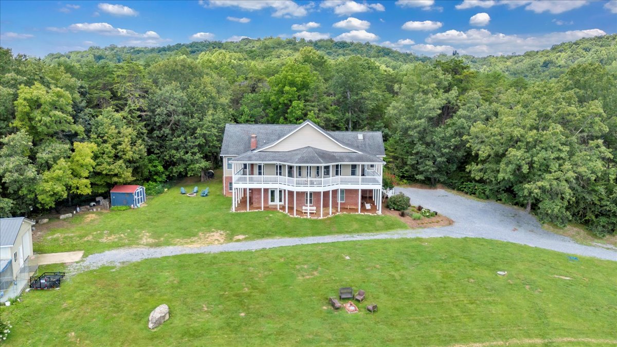 Buchanan, Virginia, 24066, United States, 5 Bedrooms Bedrooms, ,4 BathroomsBathrooms,Residential,For Sale,1900741