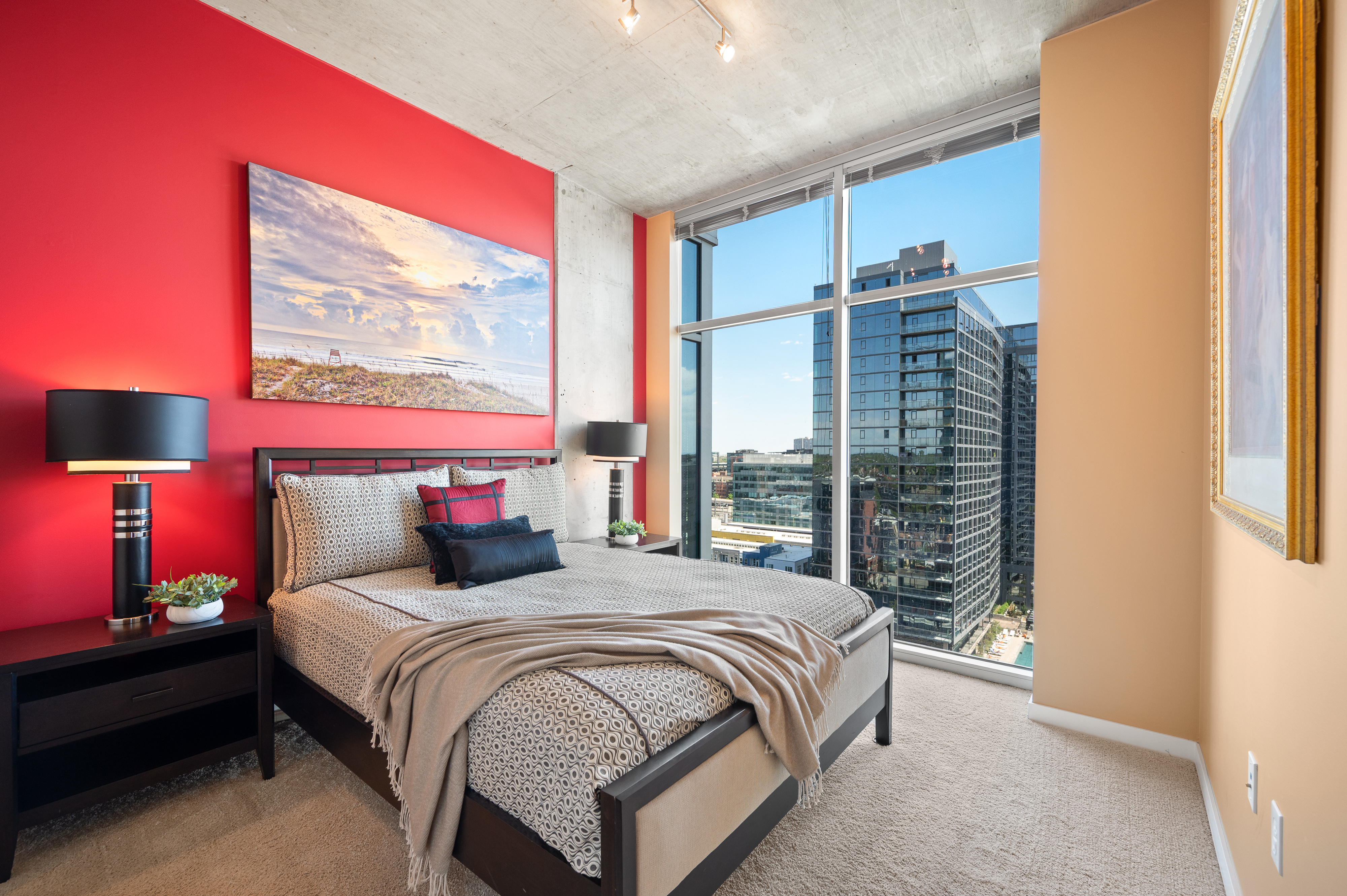  Positioned within the Glass House in Riverfront Park - 物件實景