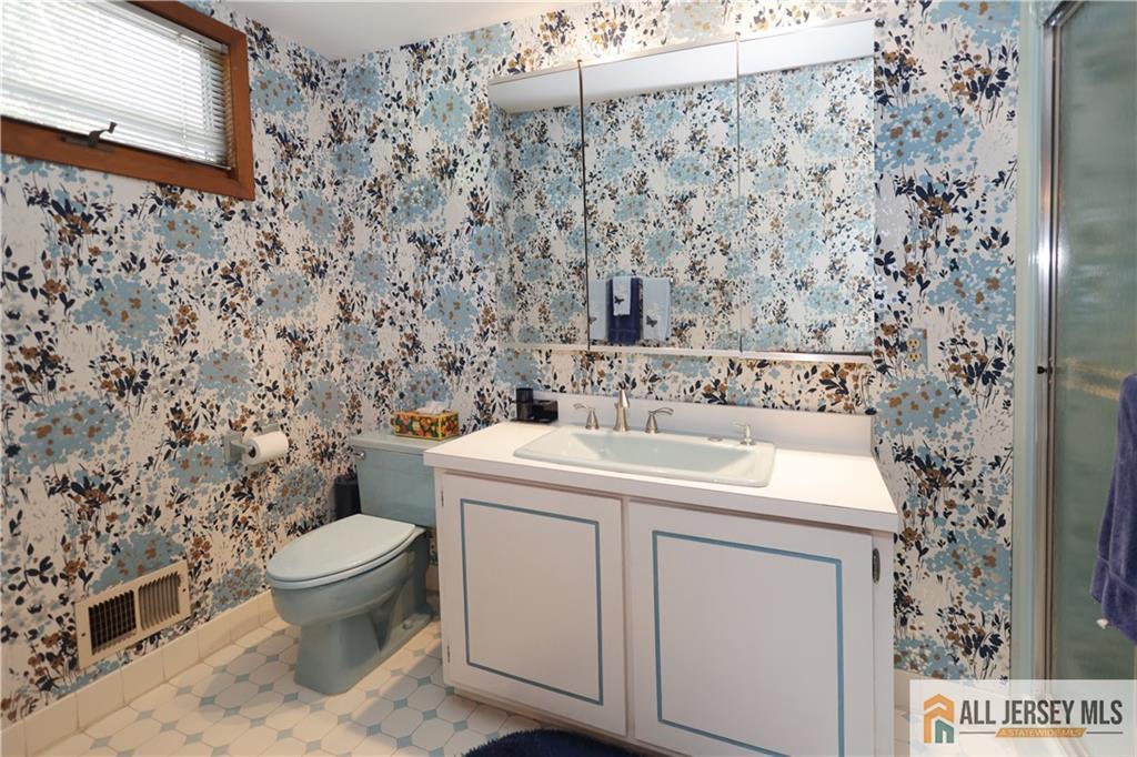 East Brunswick, New Jersey, 08816, United States, 5 Bedrooms Bedrooms, ,3 BathroomsBathrooms,Residential,For Sale,1890709