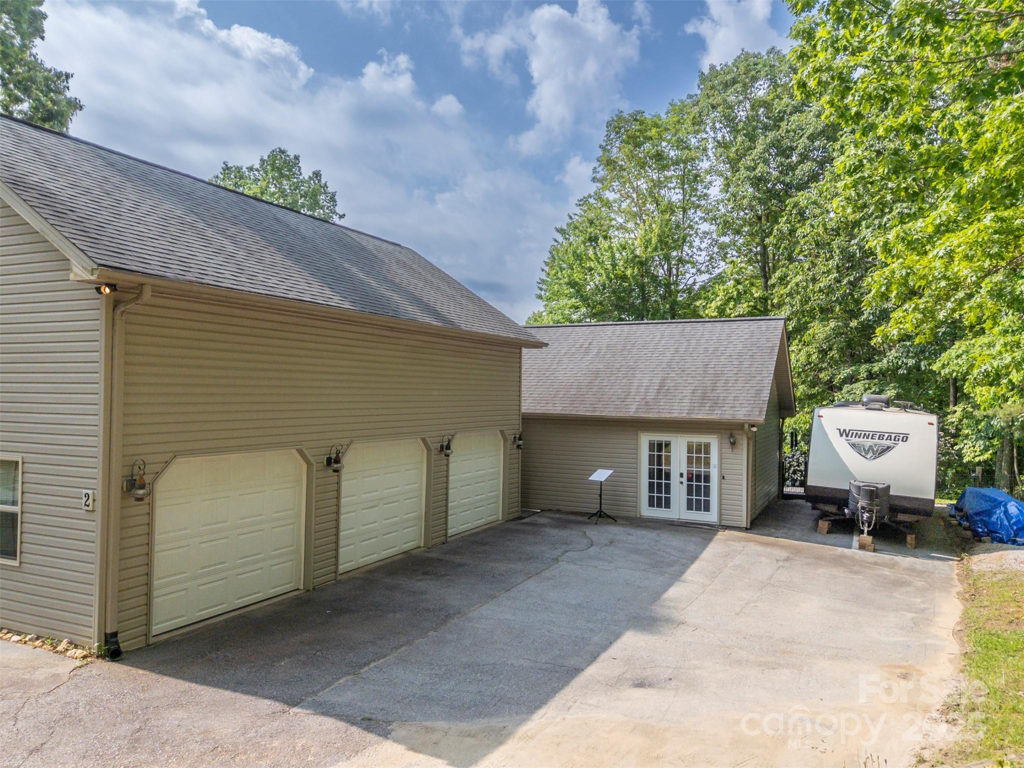 Zirconia, North Carolina, 28790, United States, 3 Bedrooms Bedrooms, ,2 BathroomsBathrooms,Residential,For Sale,1827884